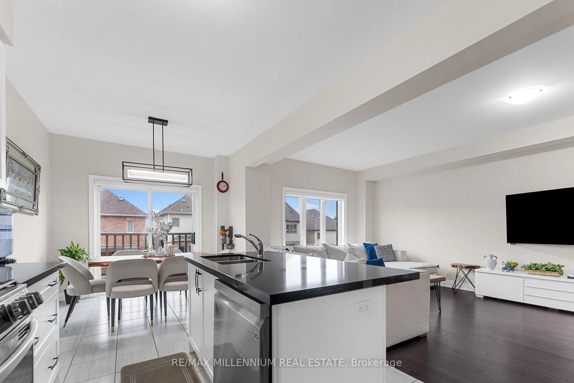 Photo 36 of 106 Kennedy Boulevard, New Tecumseth, Rural New Tecumseth — HOMEH
