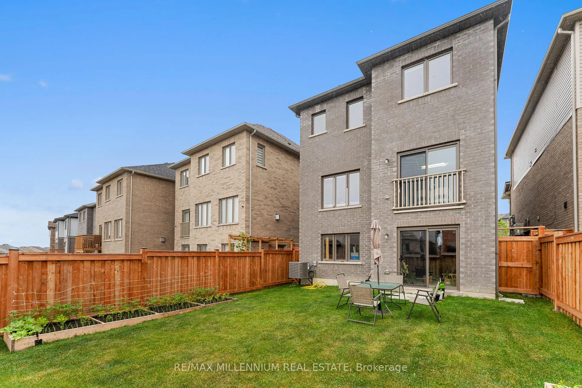 Photo 46 of 106 Kennedy Boulevard, New Tecumseth, Rural New Tecumseth — HOMEH