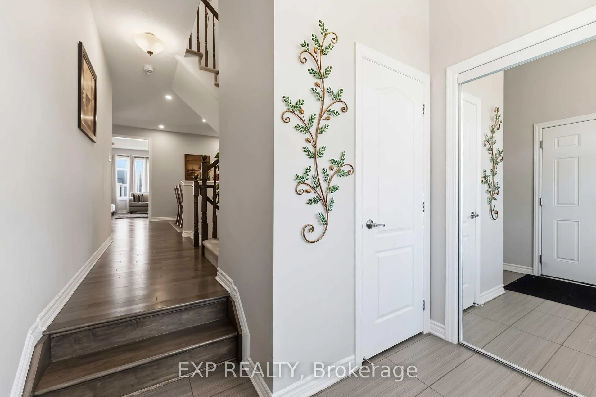 Photo 4 of 220 Willowdusk Street, Ottawa, Kanata - Emerald Meadows/Trailwest — HOMEH