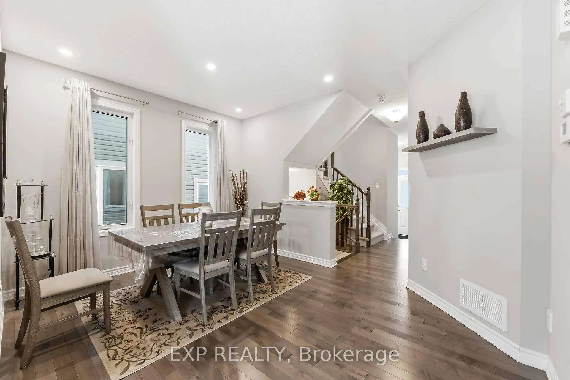 Photo 8 of 220 Willowdusk Street, Ottawa, Kanata - Emerald Meadows/Trailwest — HOMEH