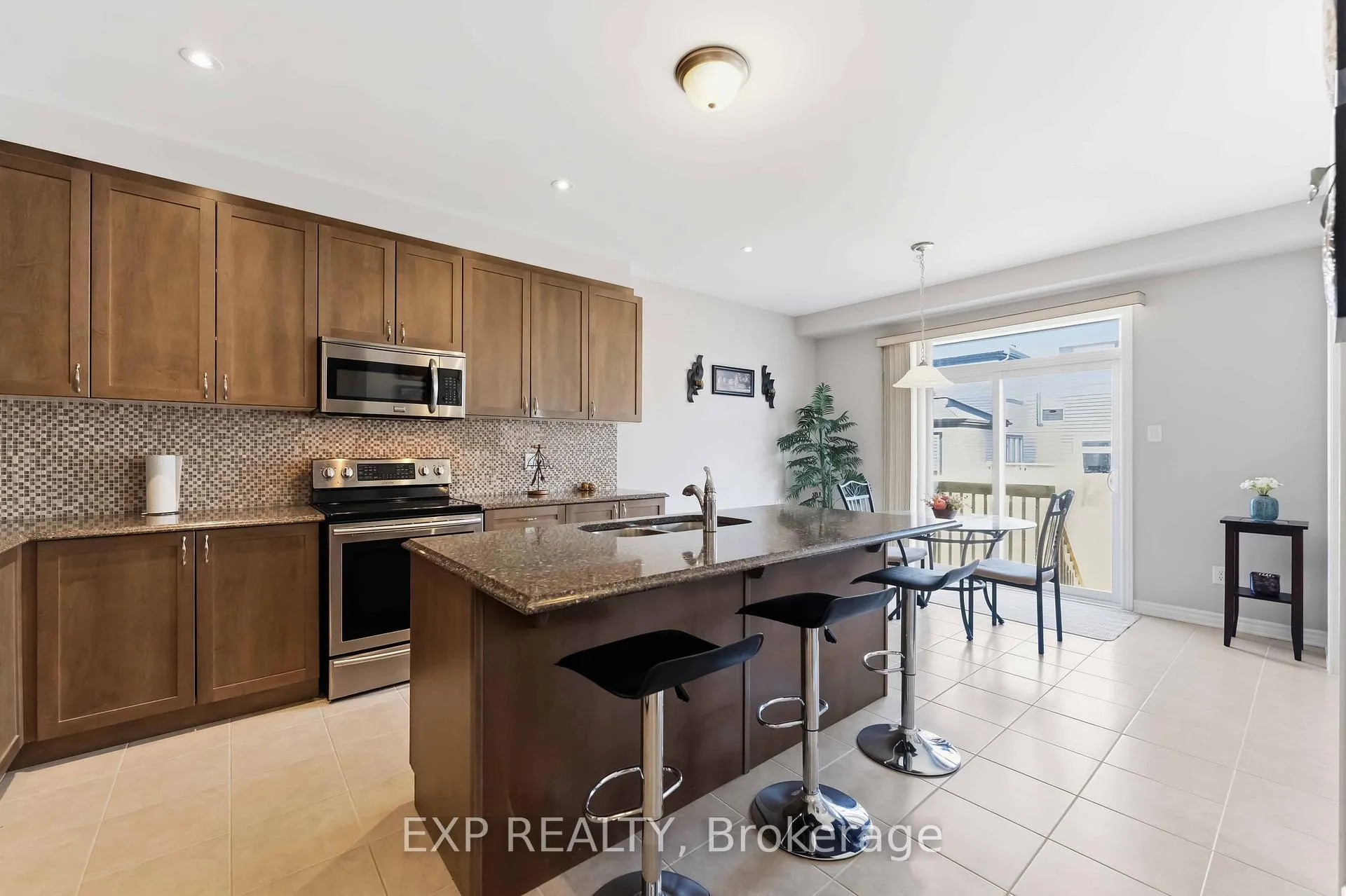 Photo 16 of 220 Willowdusk Street, Ottawa, Kanata - Emerald Meadows/Trailwest — HOMEH