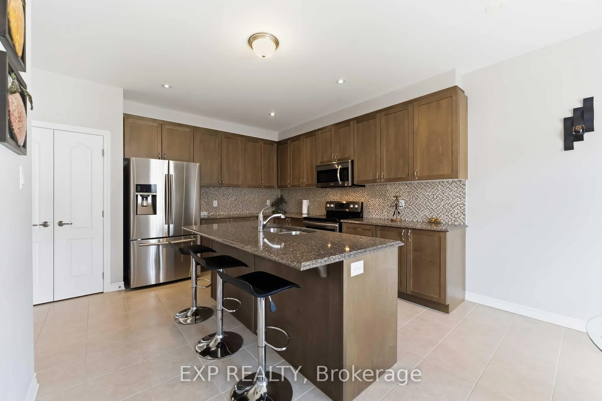 Photo 17 of 220 Willowdusk Street, Ottawa, Kanata - Emerald Meadows/Trailwest — HOMEH