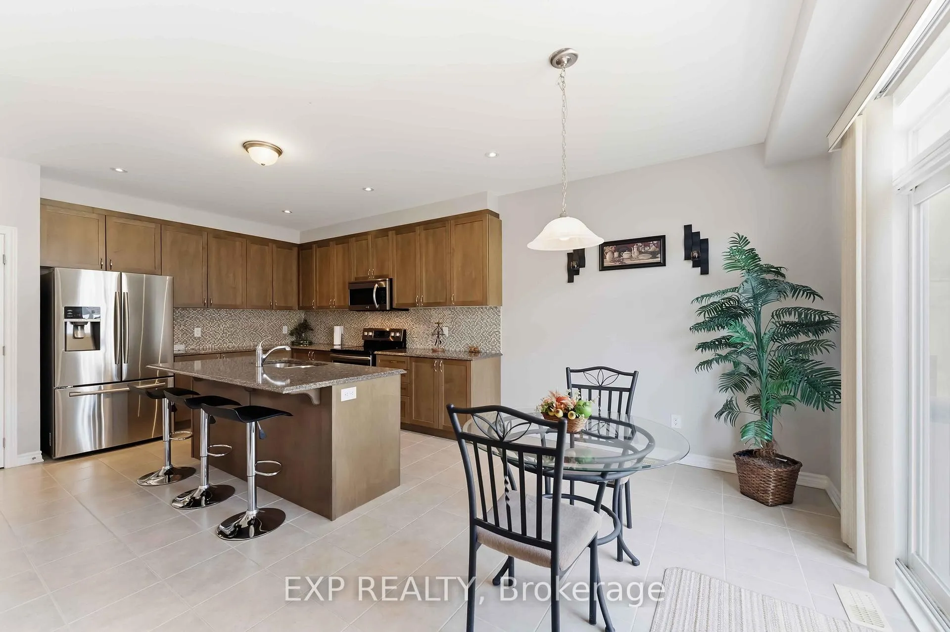 Photo 18 of 220 Willowdusk Street, Ottawa, Kanata - Emerald Meadows/Trailwest — HOMEH