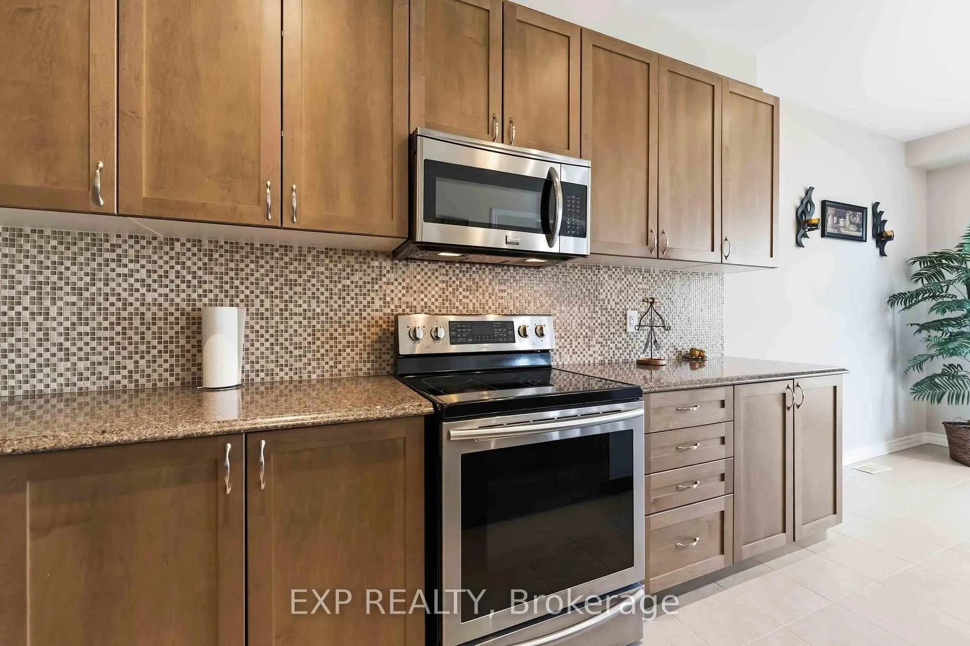 Photo 22 of 220 Willowdusk Street, Ottawa, Kanata - Emerald Meadows/Trailwest — HOMEH