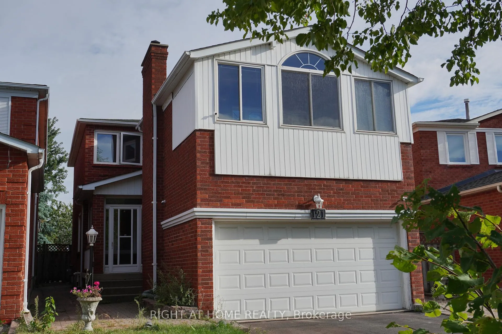 Photo 1 of Unit Lower, 121 Badessa Circle, Vaughan, Brownridge — HOMEH