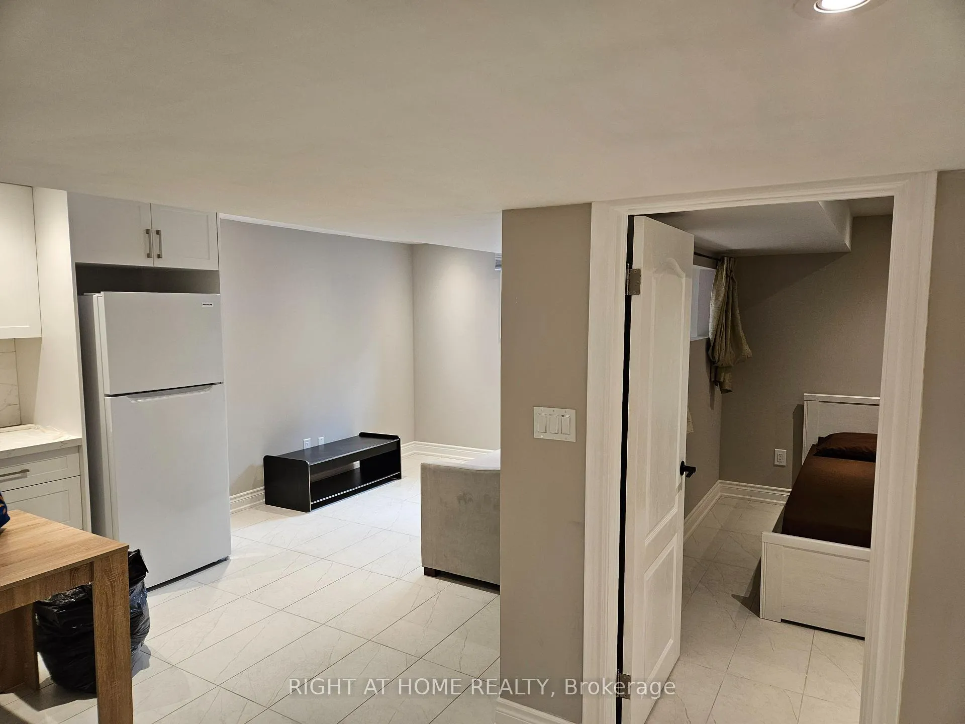 Photo 3 of Unit Lower, 121 Badessa Circle, Vaughan, Brownridge — HOMEH