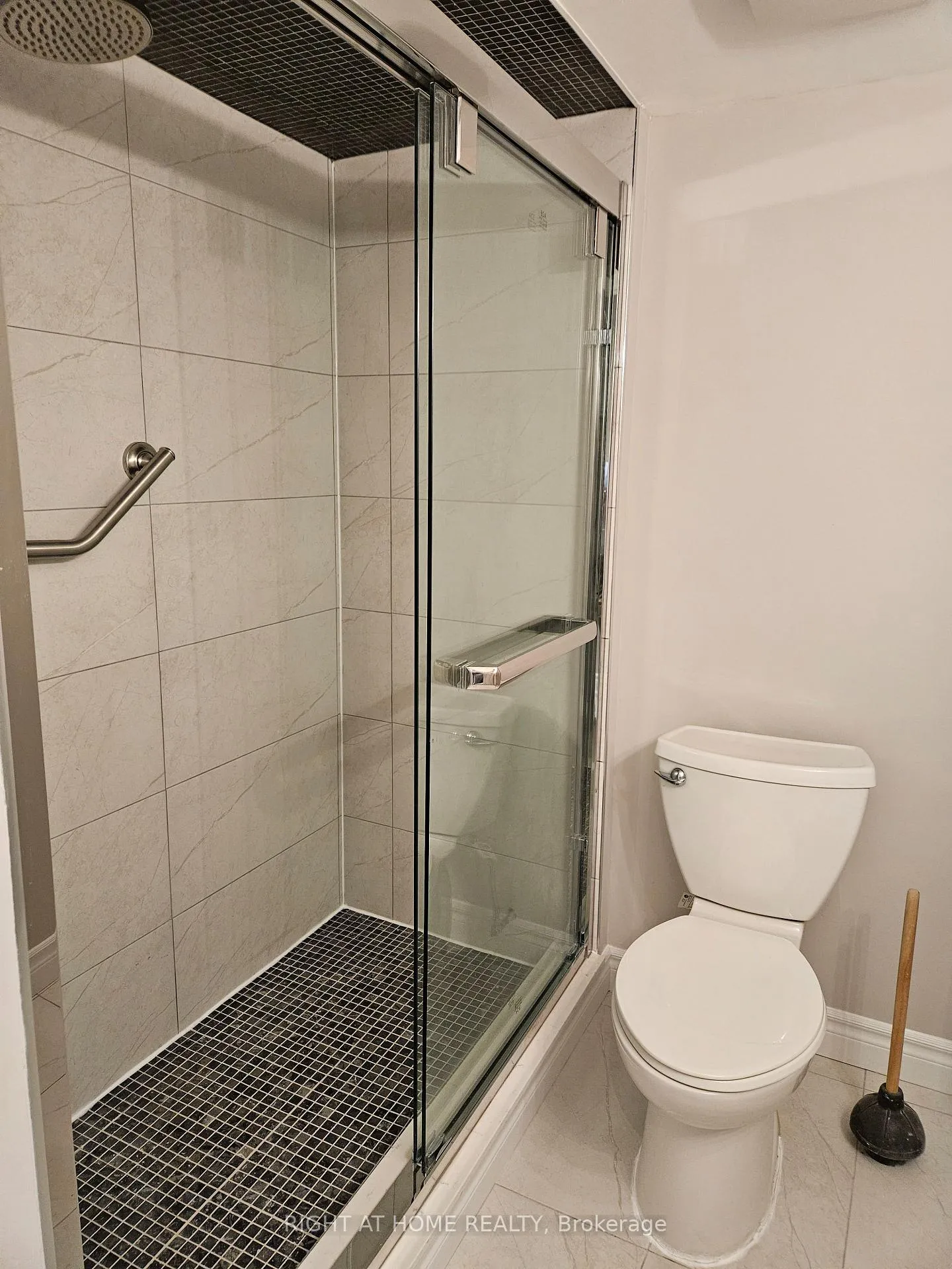 Photo 7 of Unit Lower, 121 Badessa Circle, Vaughan, Brownridge — HOMEH