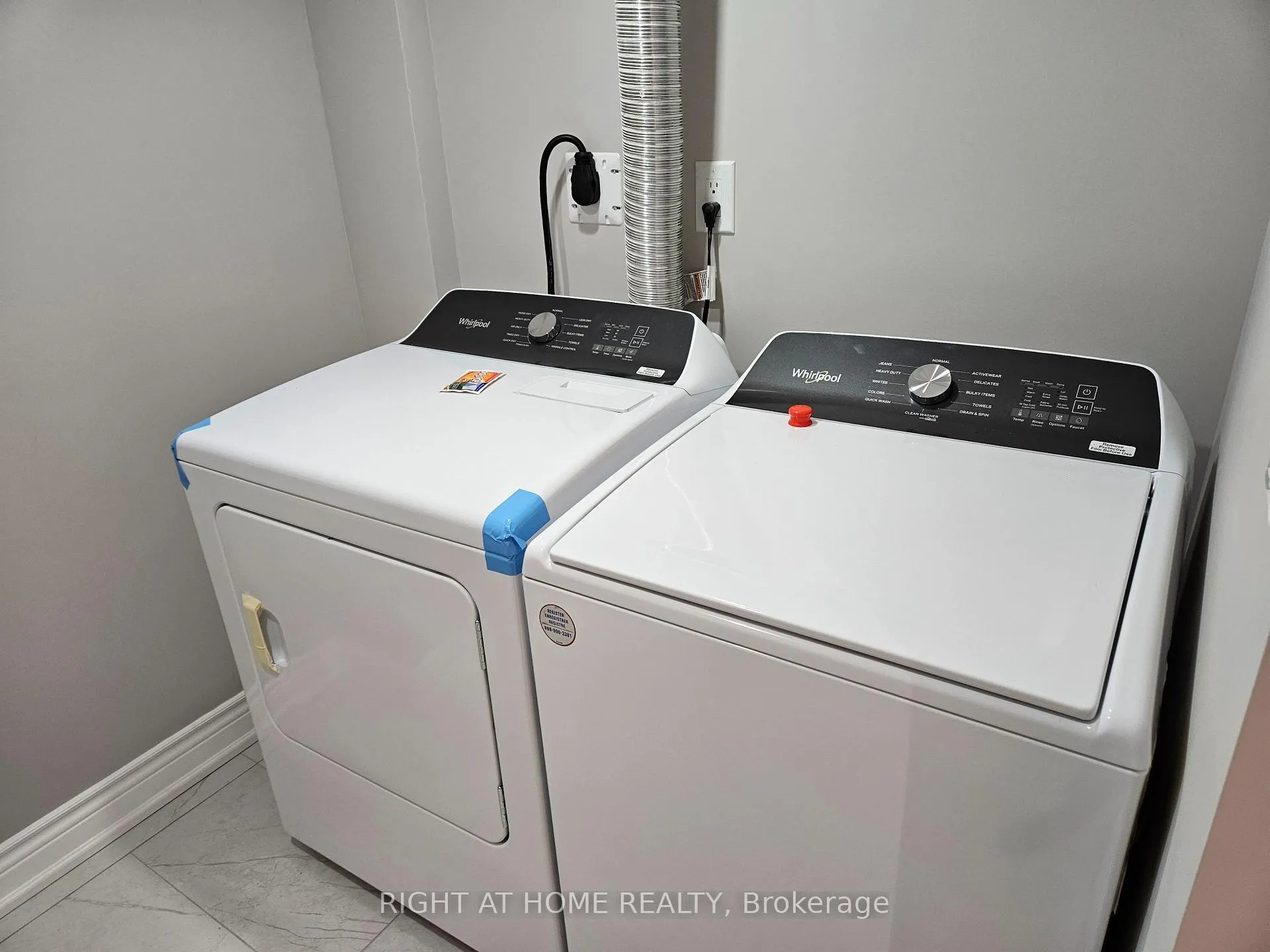 Photo 9 of Unit Lower, 121 Badessa Circle, Vaughan, Brownridge — HOMEH