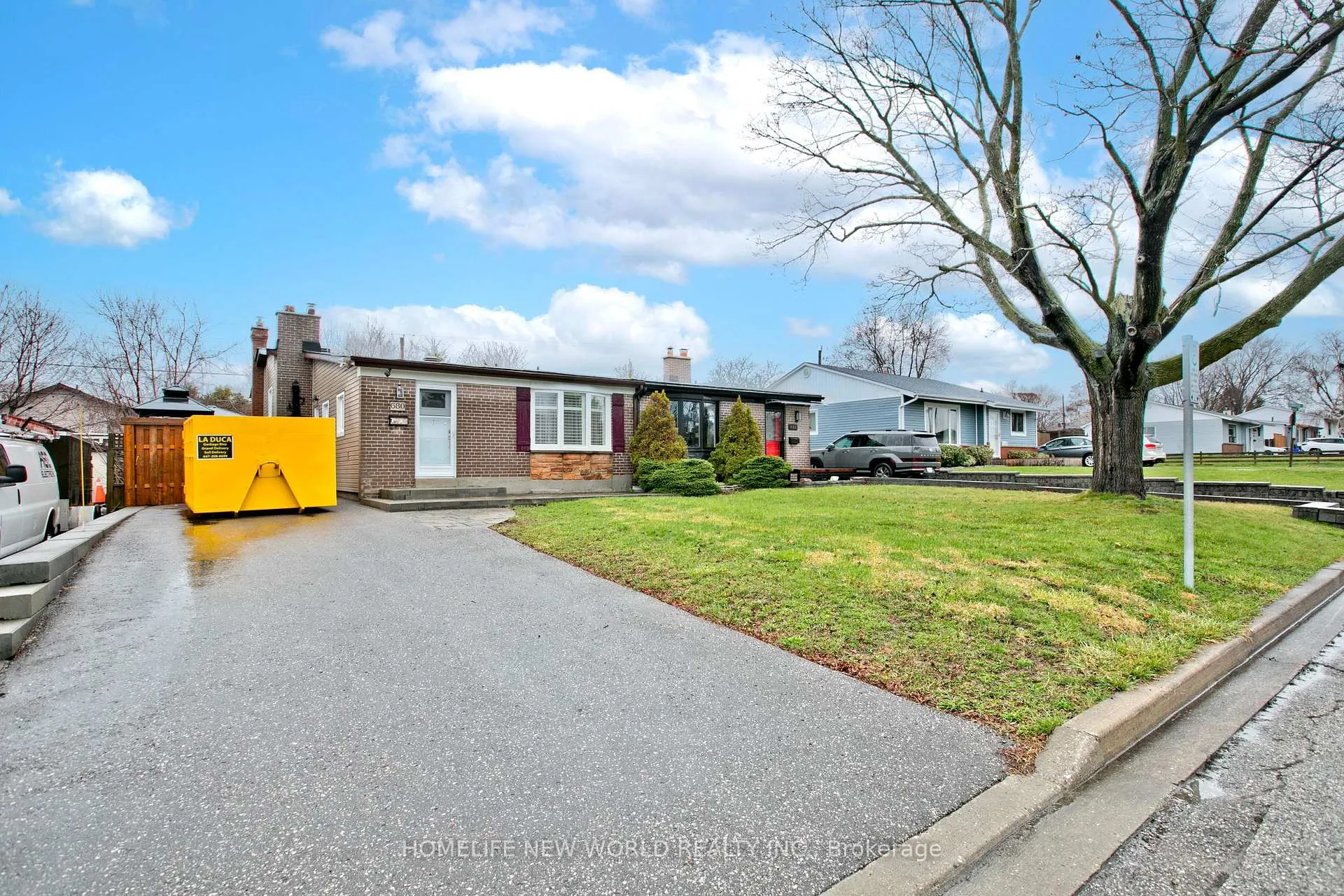 Photo 2 of 680 Annland Street, Pickering, Bay Ridges — HOMEH