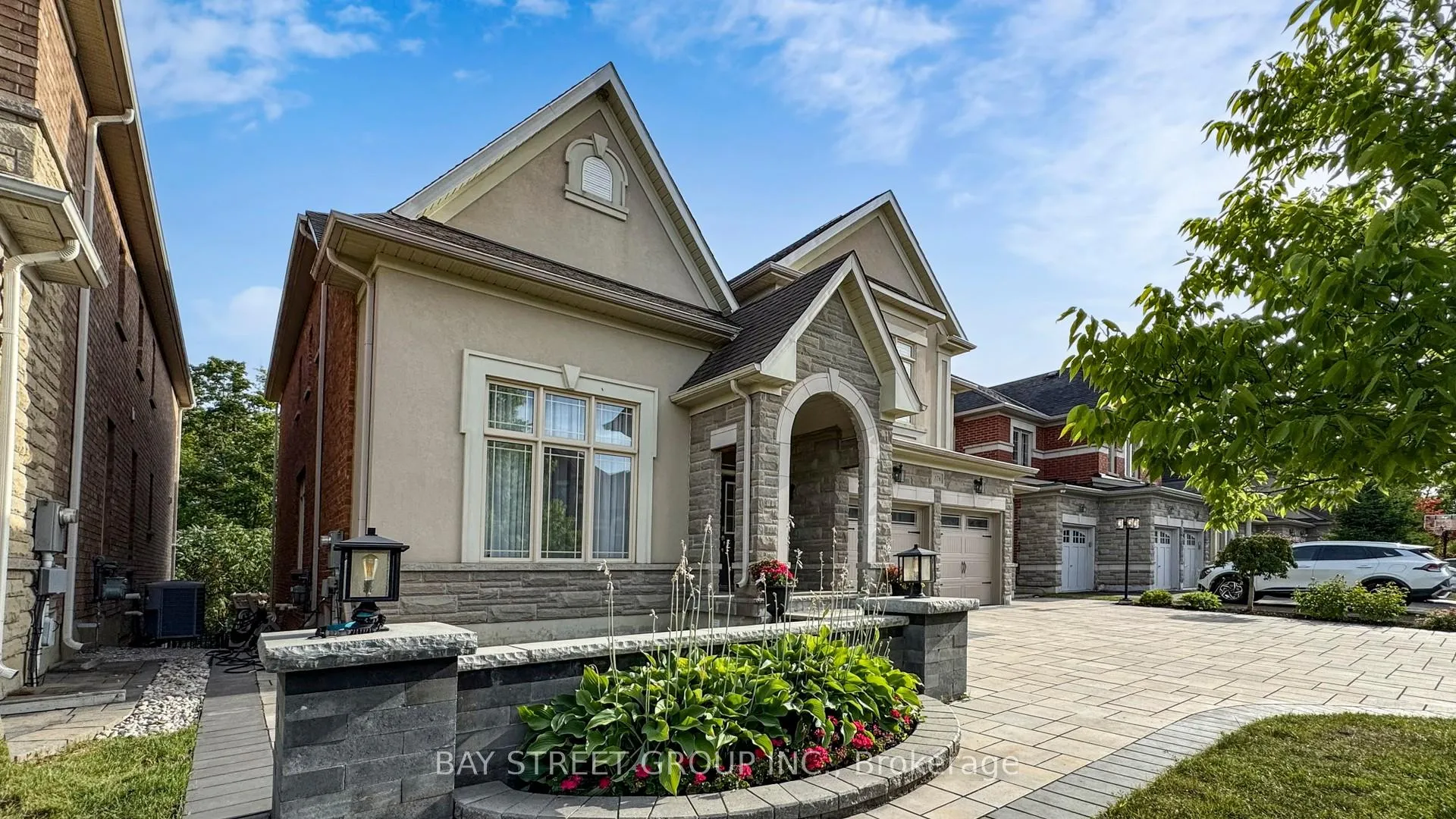 Photo 3 of 176 Upper Post Road, Vaughan, Patterson — HOMEH