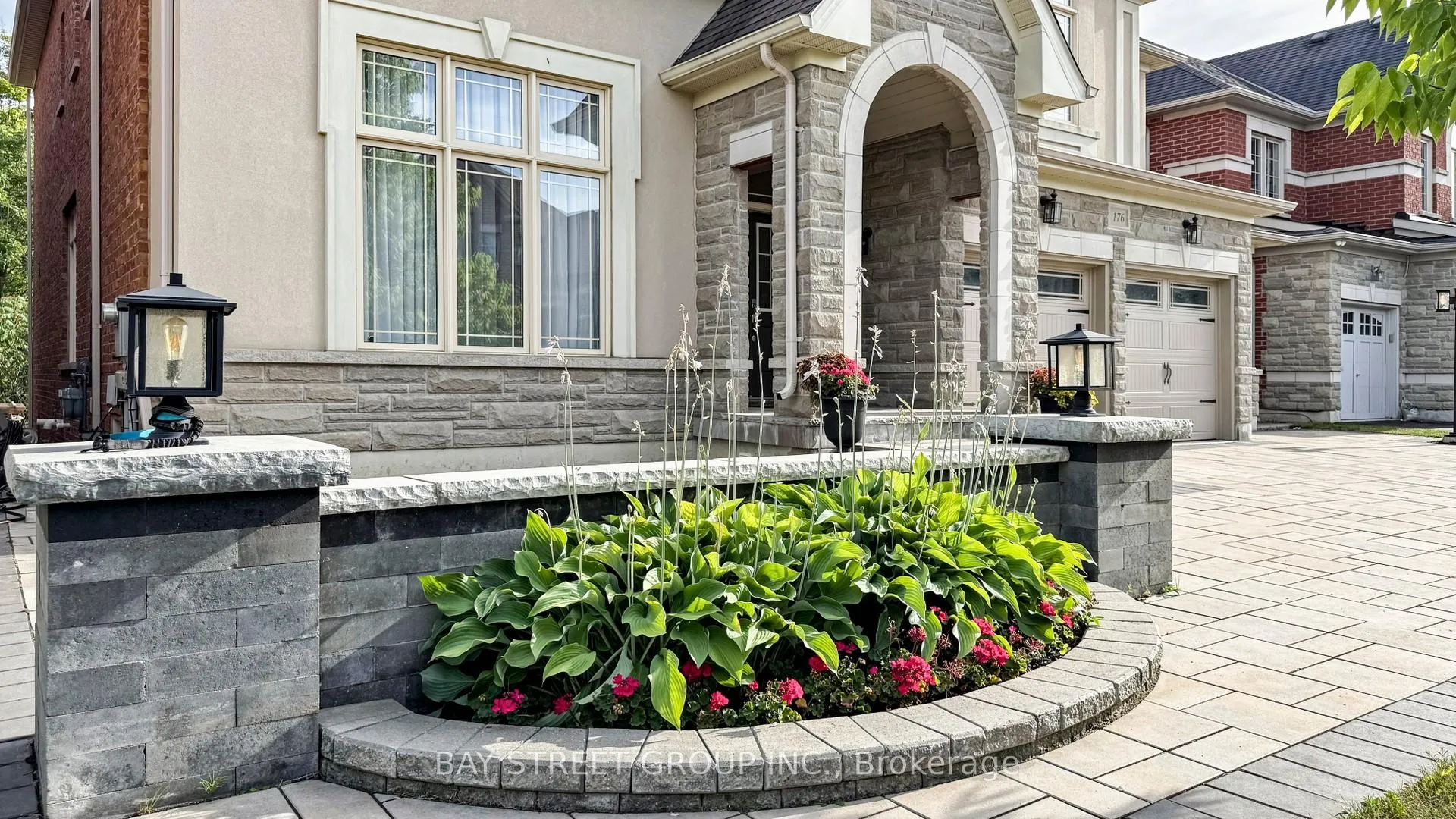 Photo 4 of 176 Upper Post Road, Vaughan, Patterson — HOMEH