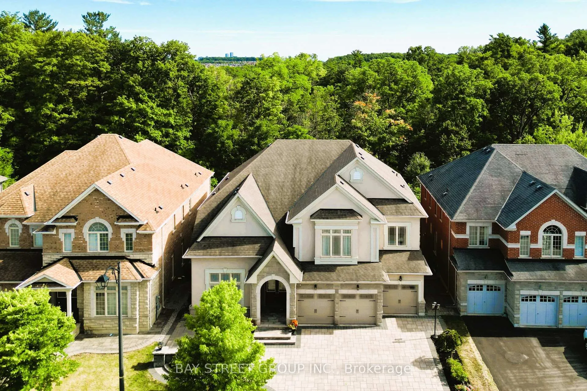 Photo 5 of 176 Upper Post Road, Vaughan, Patterson — HOMEH