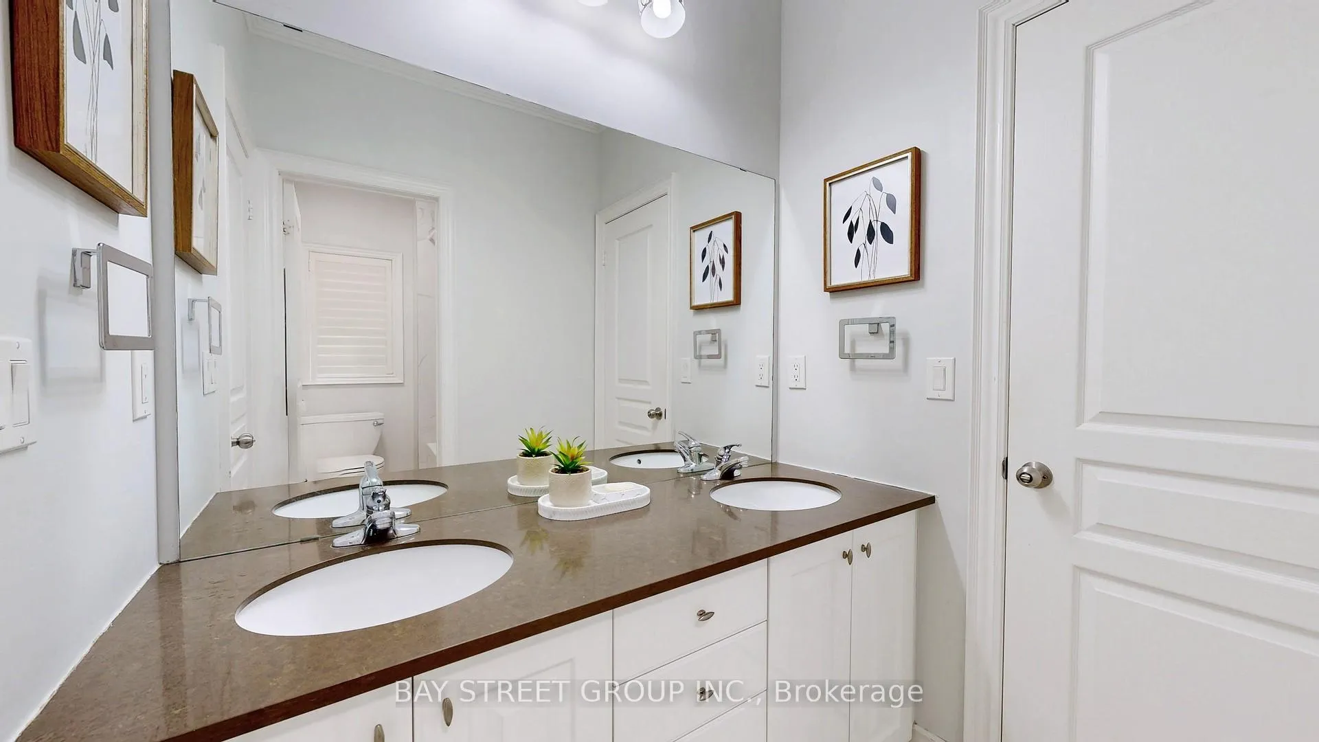 Photo 35 of 176 Upper Post Road, Vaughan, Patterson — HOMEH