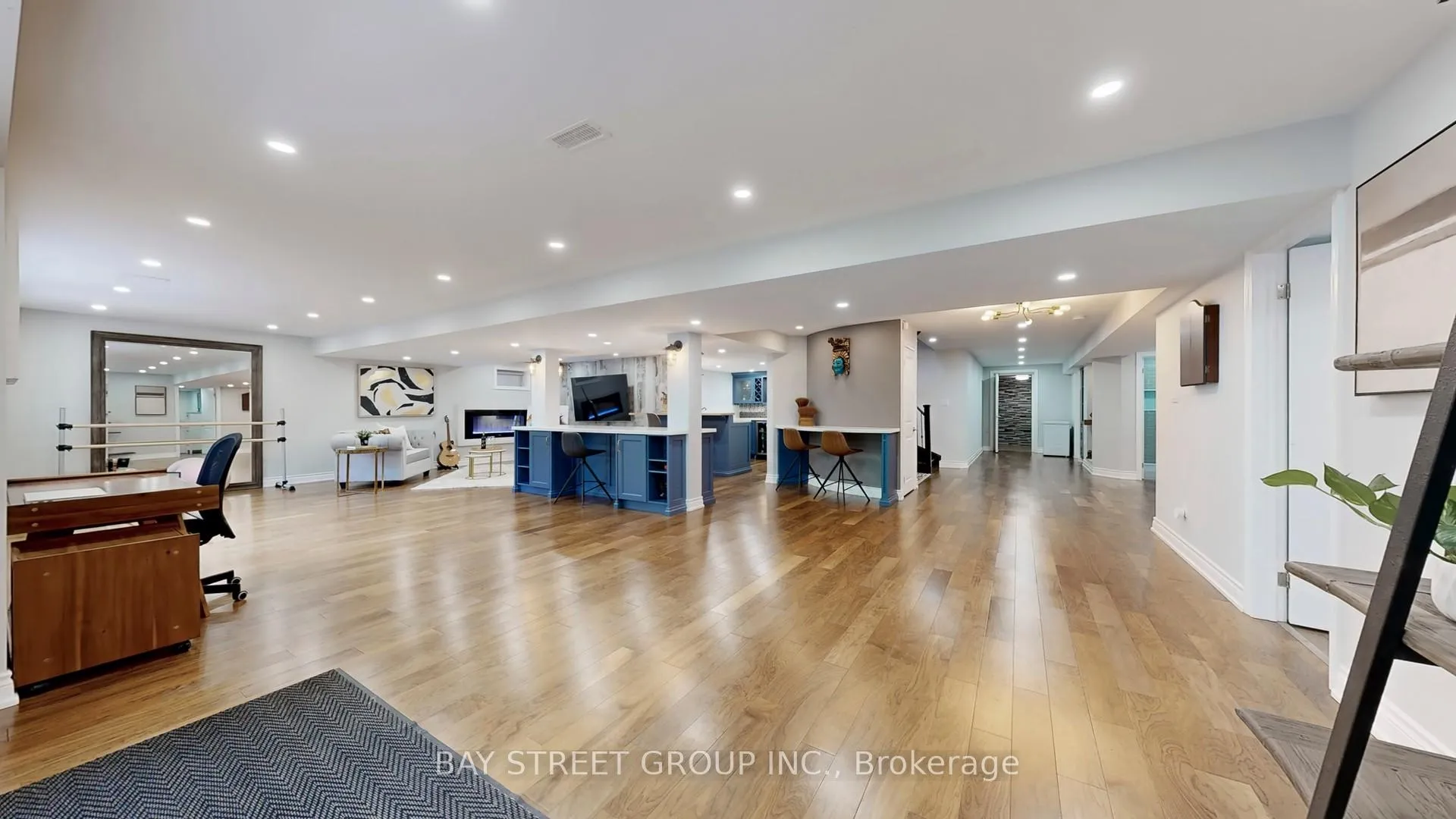 Photo 40 of 176 Upper Post Road, Vaughan, Patterson — HOMEH
