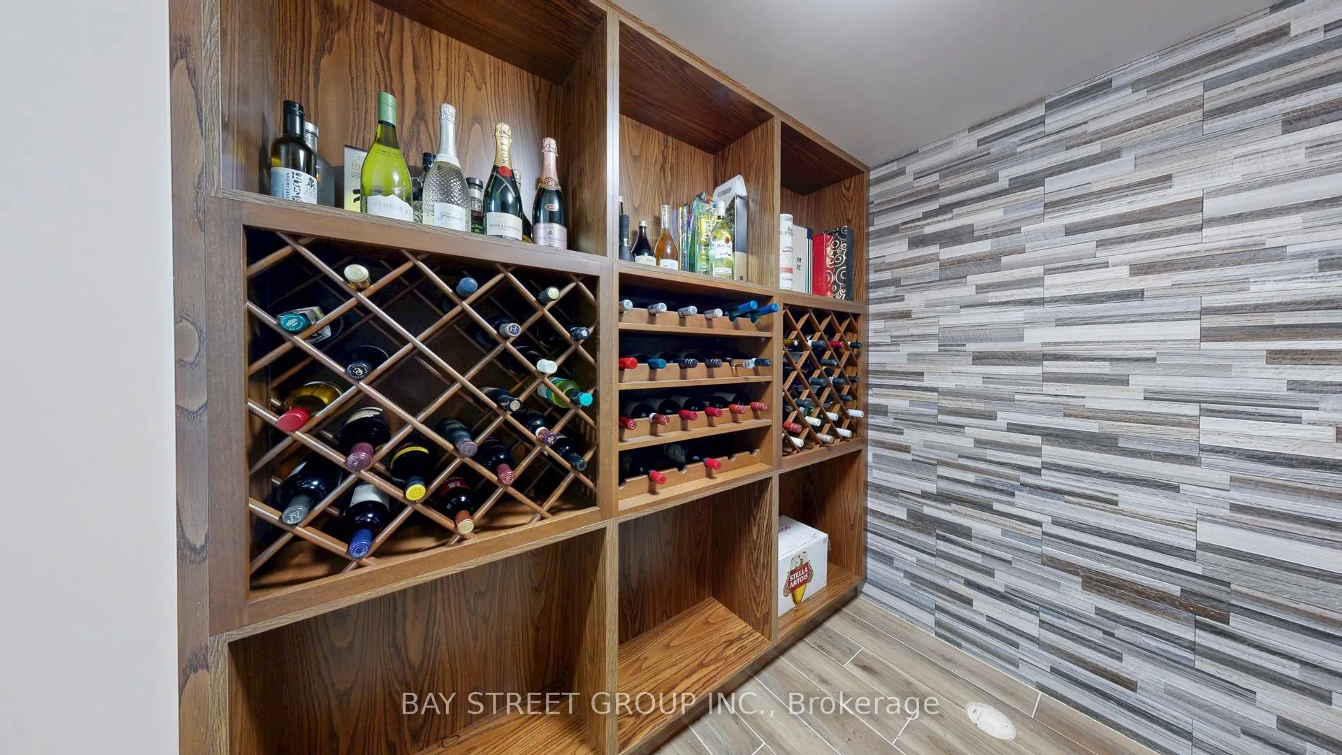 Photo 42 of 176 Upper Post Road, Vaughan, Patterson — HOMEH