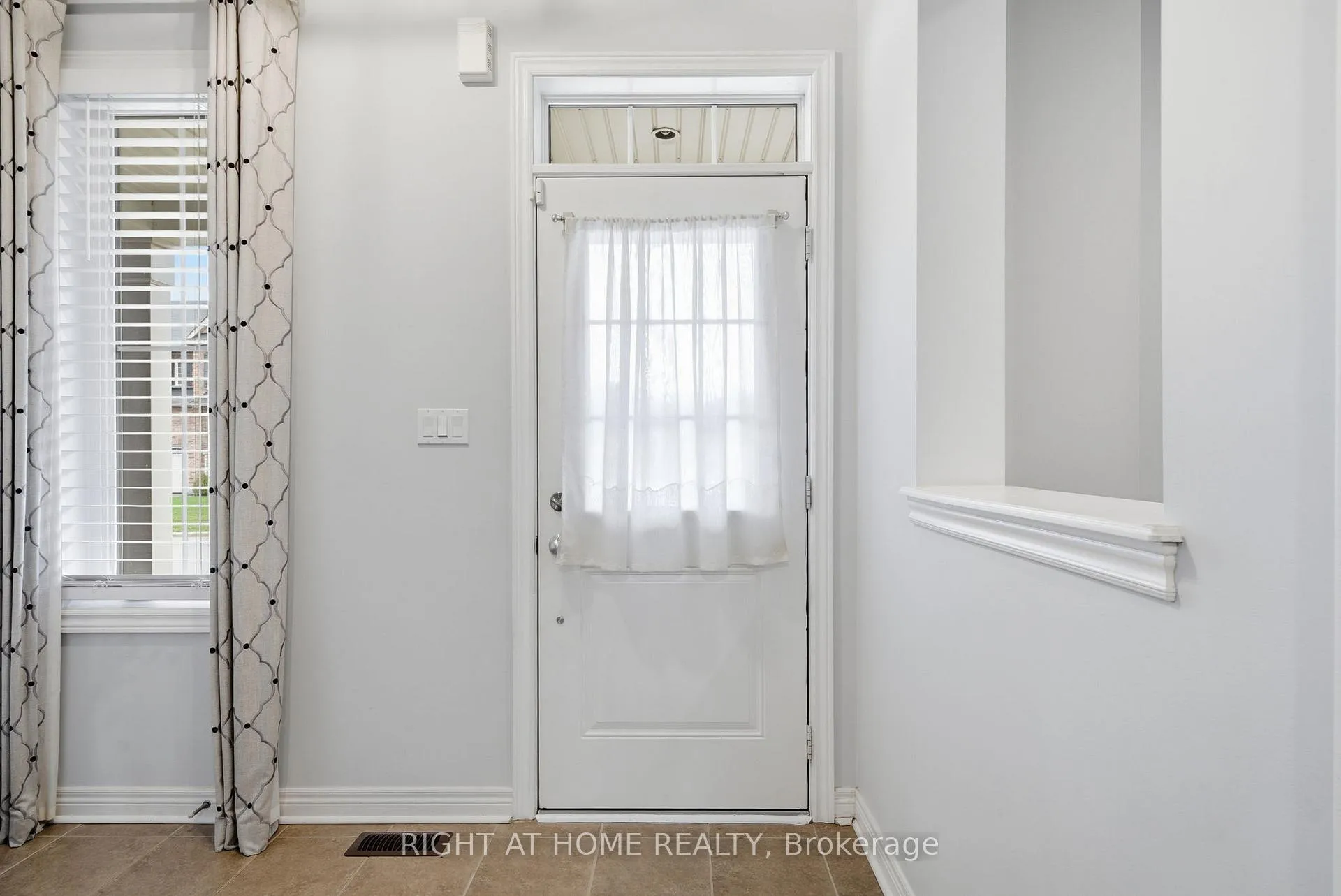 Photo 6 of 79 Ross Wright Avenue, Clarington, Bowmanville — HOMEH
