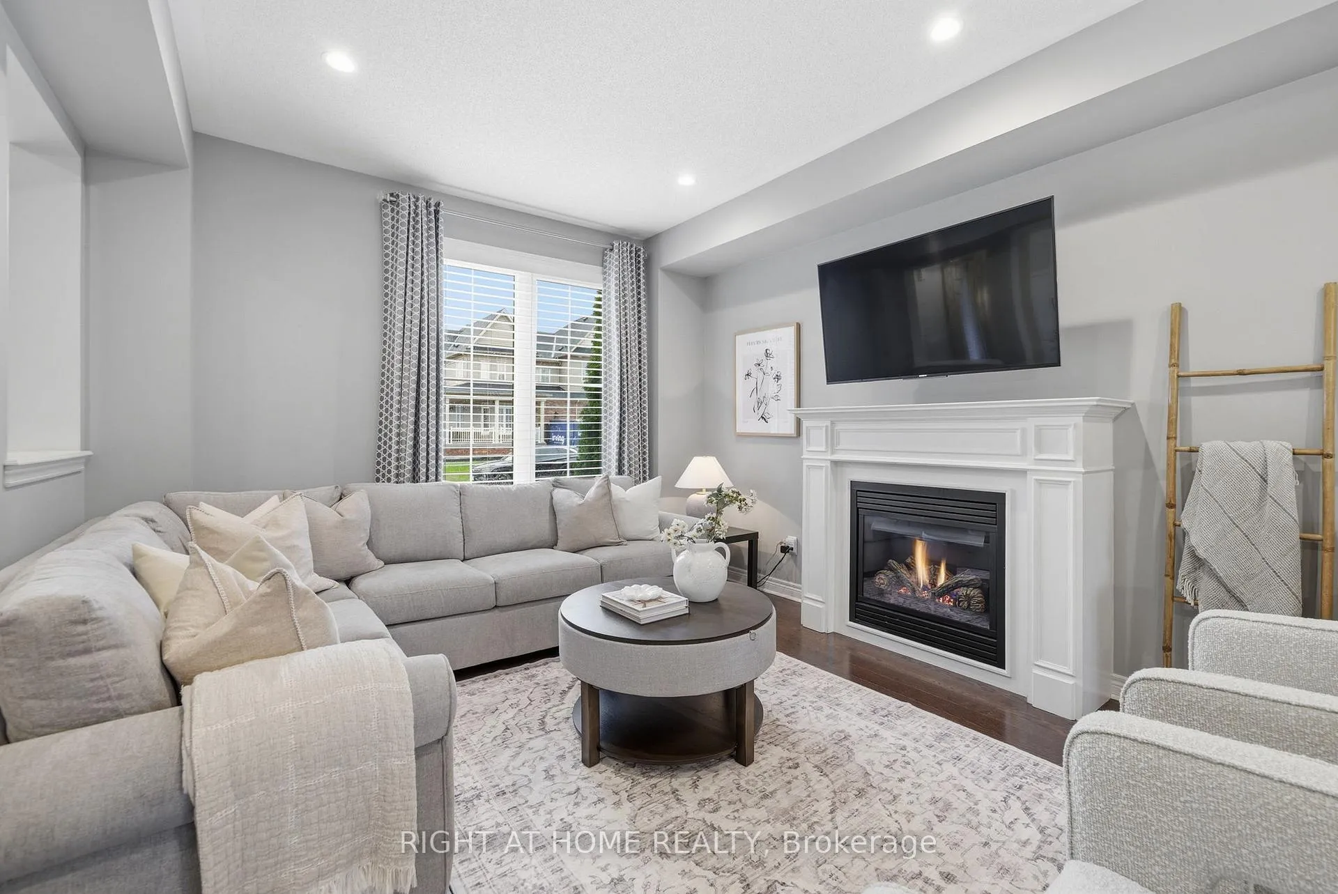 Photo 7 of 79 Ross Wright Avenue, Clarington, Bowmanville — HOMEH