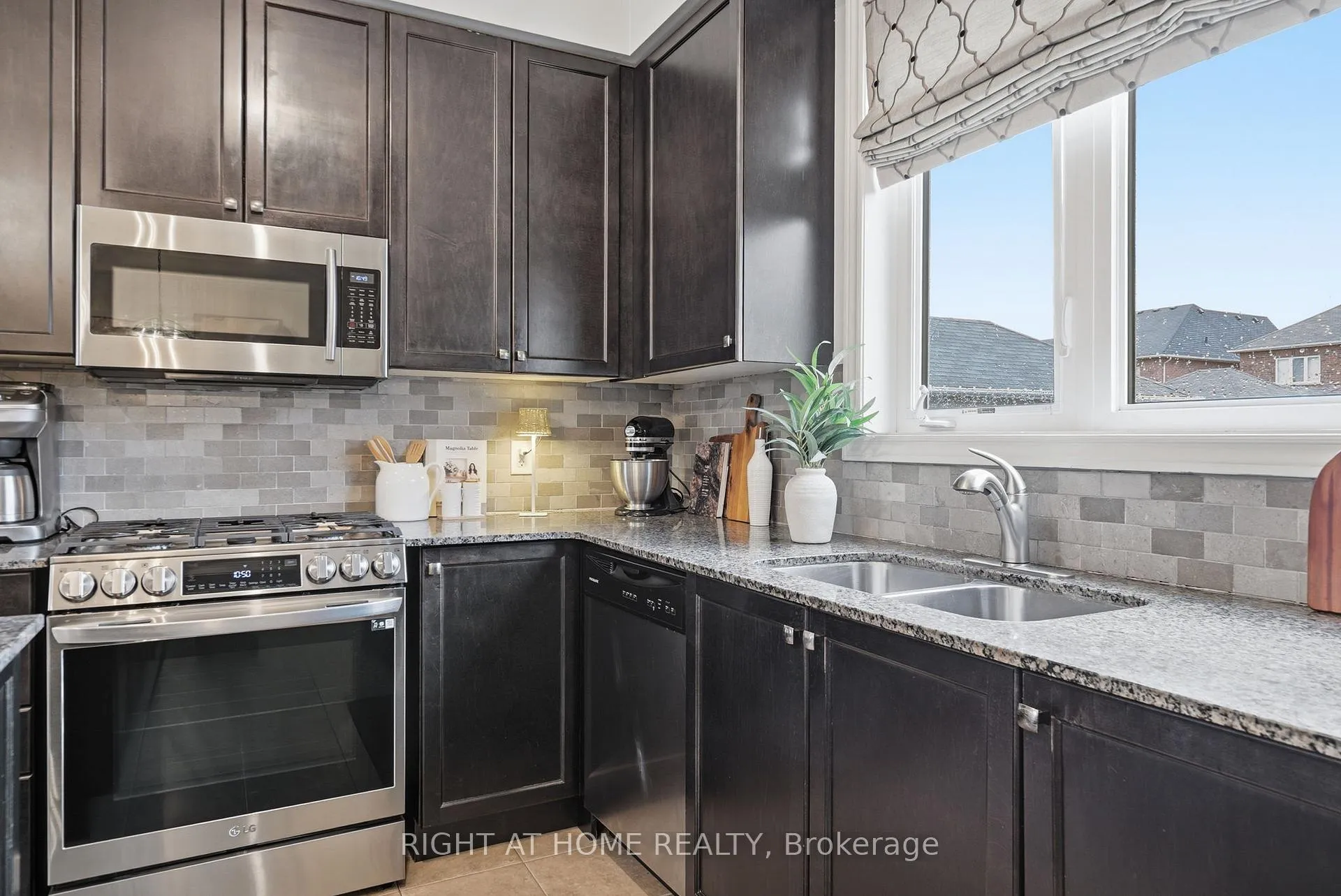 Photo 13 of 79 Ross Wright Avenue, Clarington, Bowmanville — HOMEH