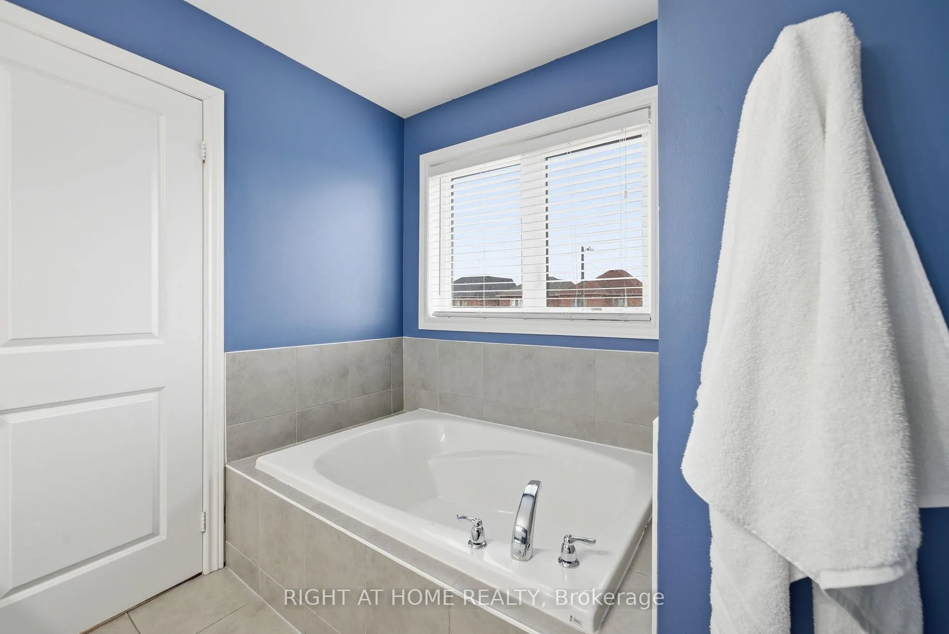 Photo 22 of 79 Ross Wright Avenue, Clarington, Bowmanville — HOMEH