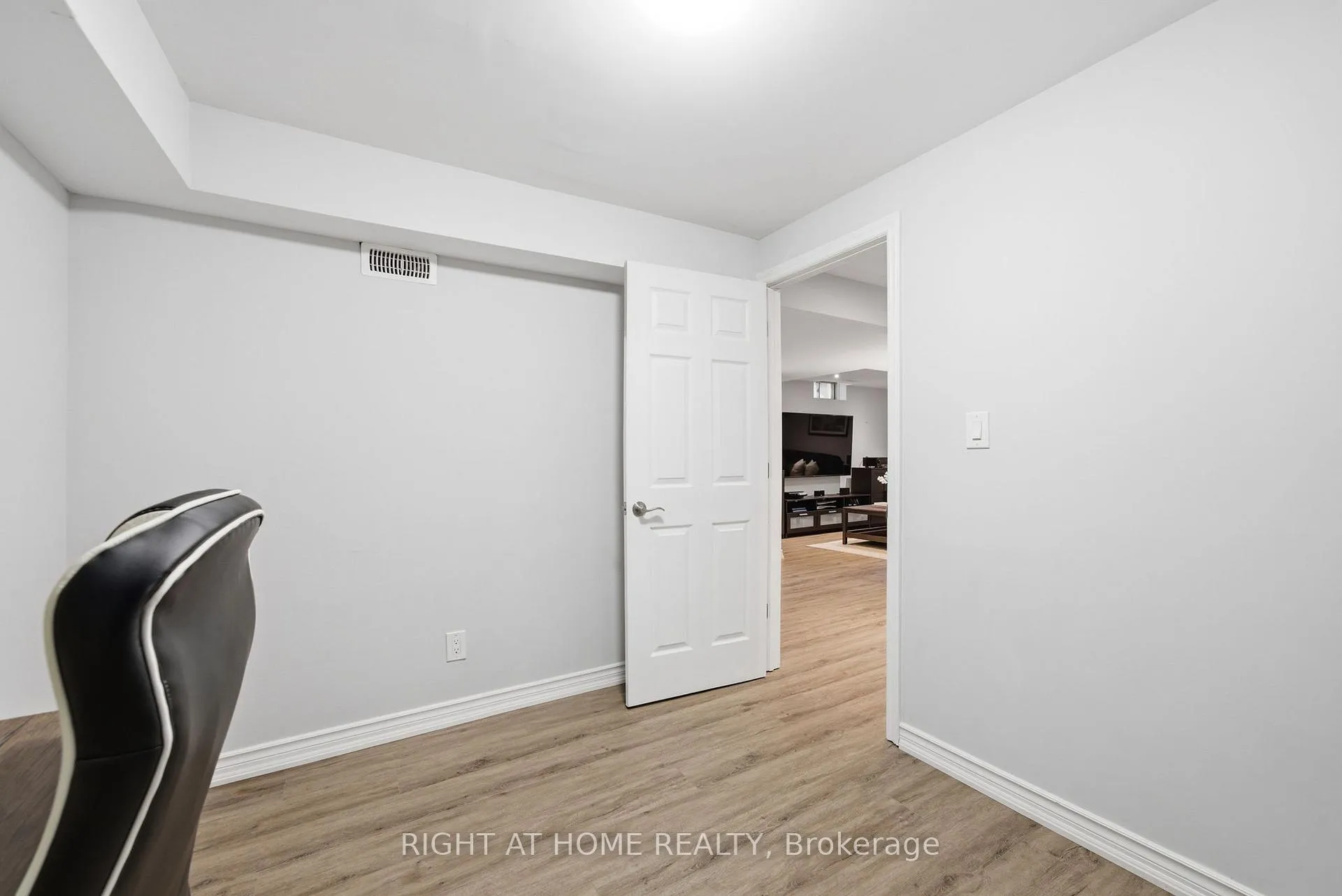 Photo 26 of 79 Ross Wright Avenue, Clarington, Bowmanville — HOMEH