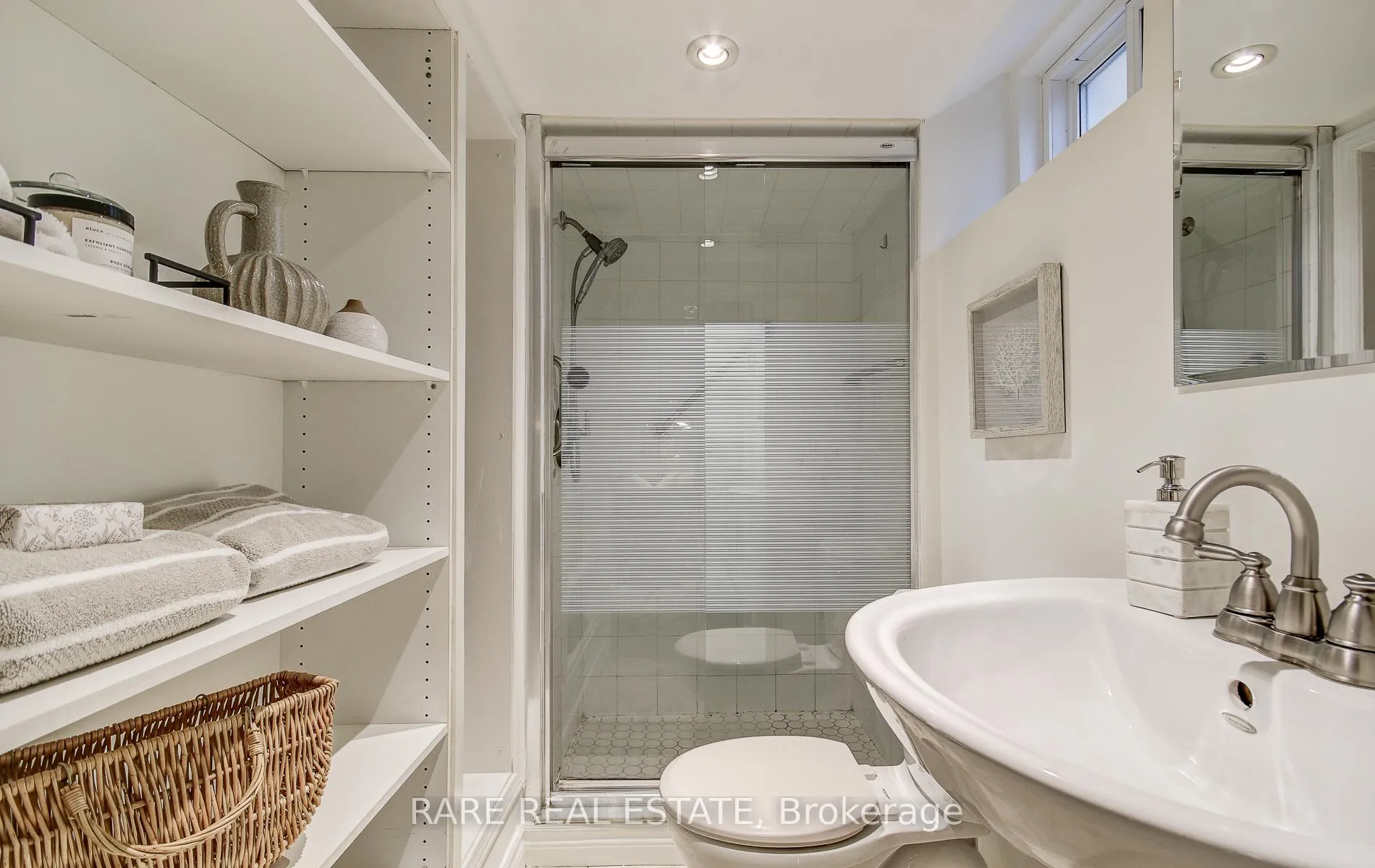 Photo 29 of 965 Logan Avenue, Toronto, Playter Estates-Danforth — HOMEH