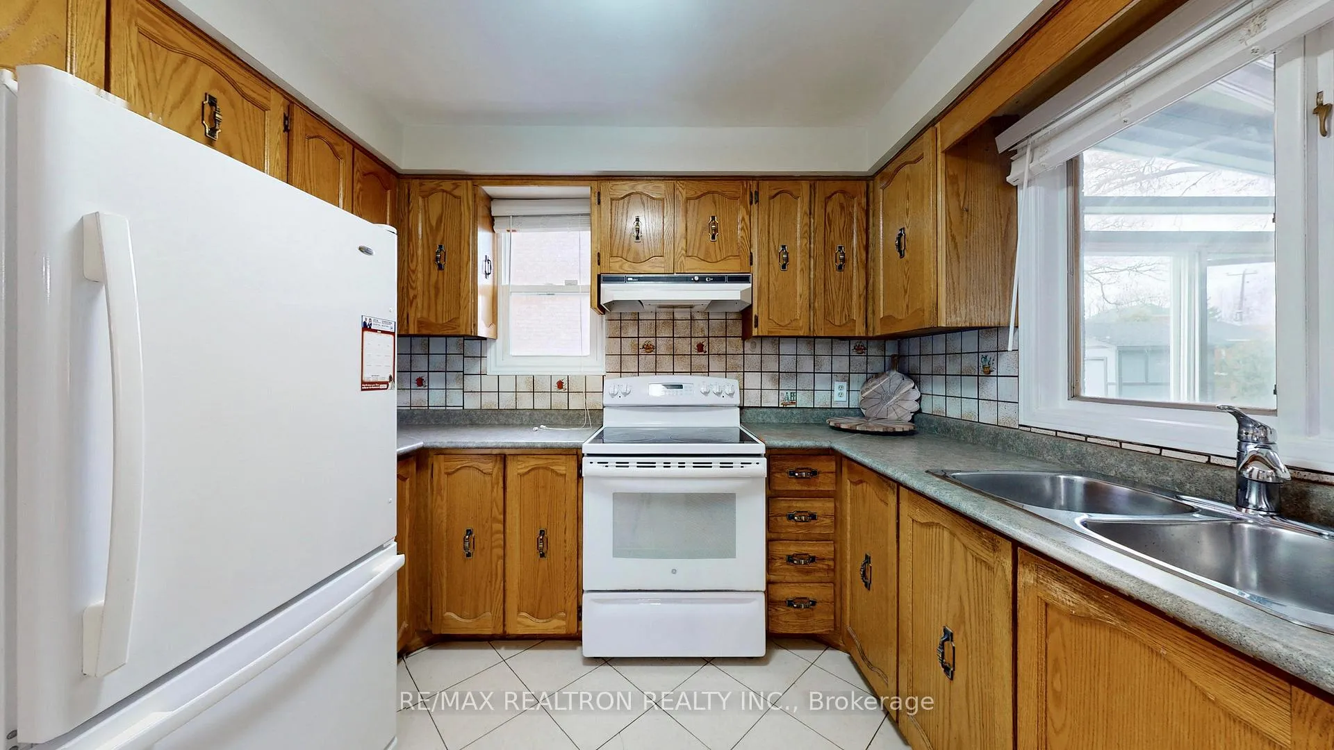 Photo 13 of 33 Byer Drive, Markham, Raymerville — HOMEH