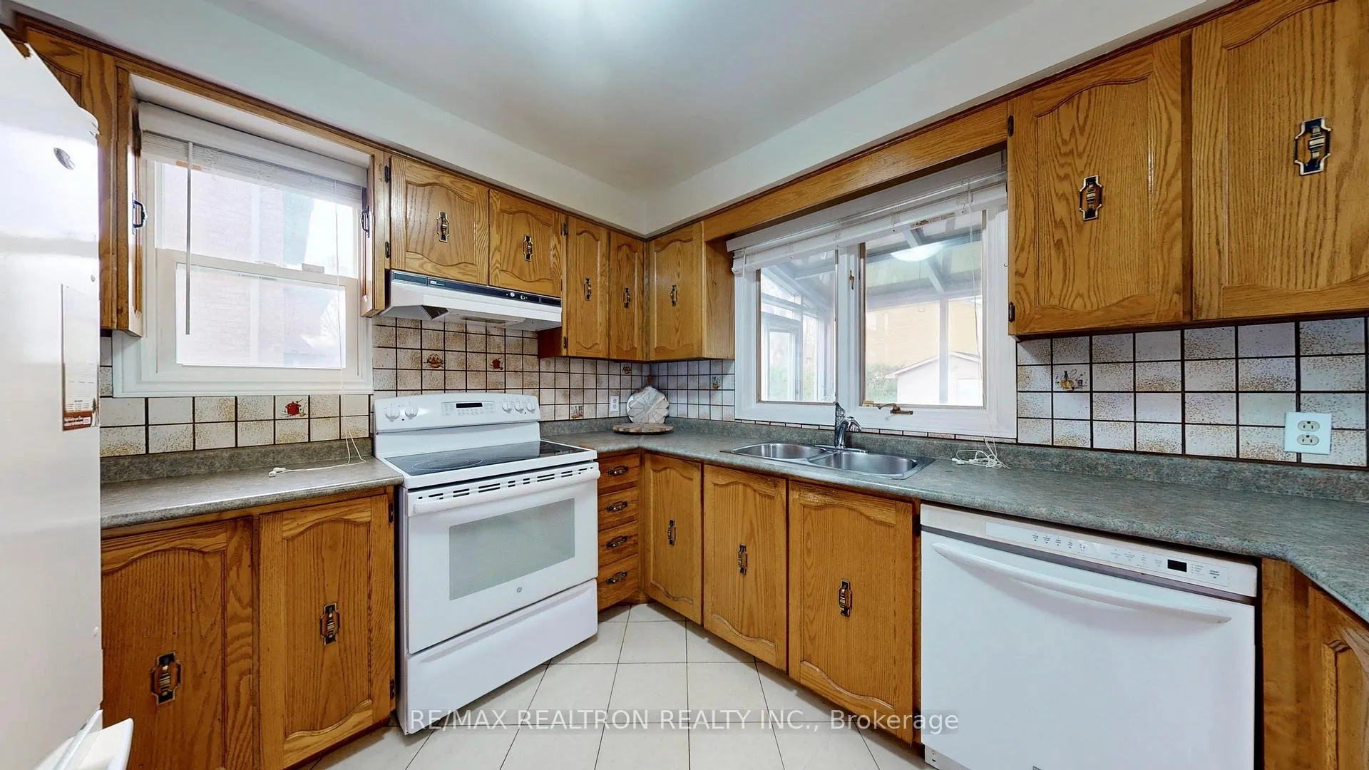 Photo 14 of 33 Byer Drive, Markham, Raymerville — HOMEH
