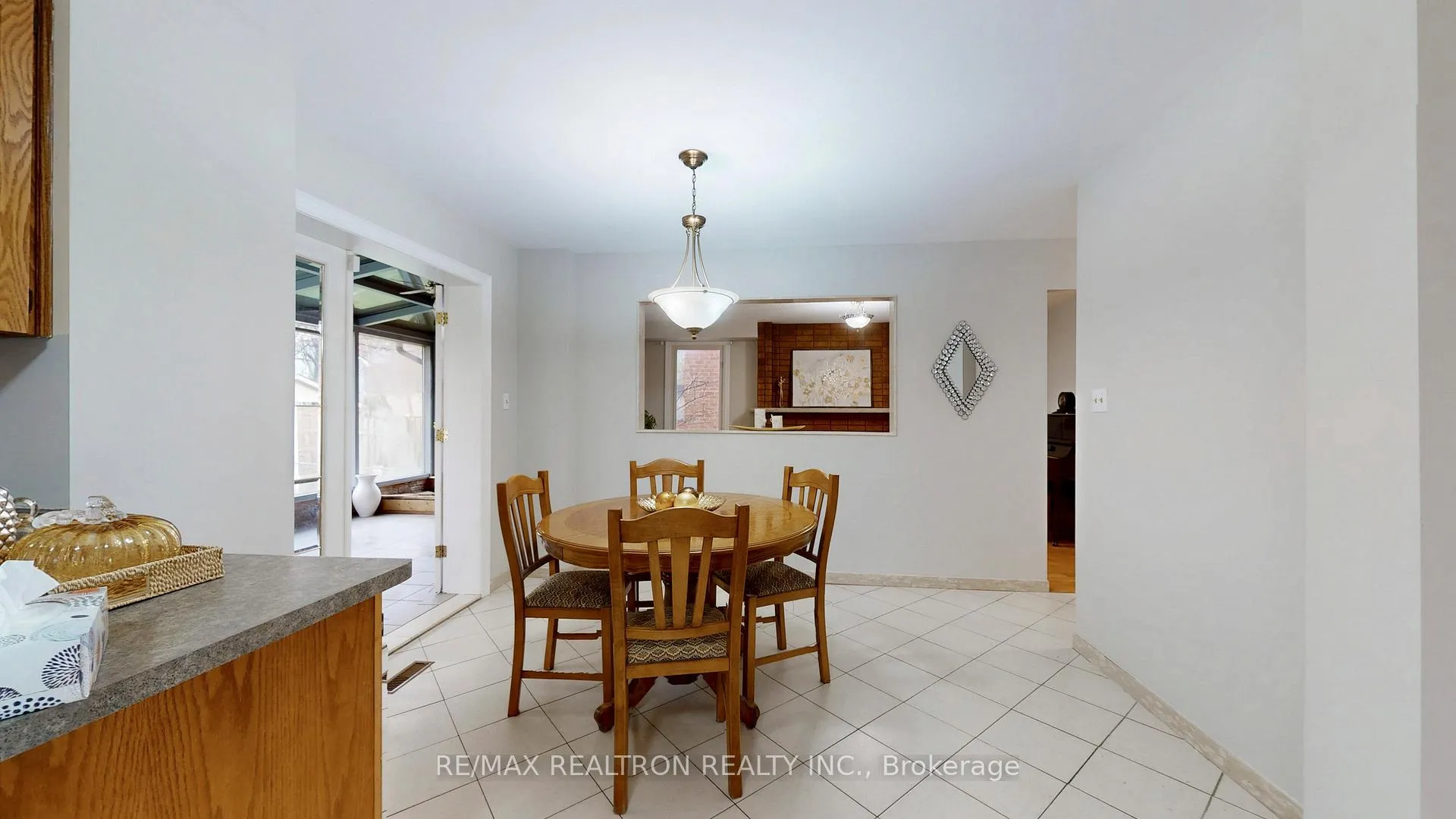 Photo 16 of 33 Byer Drive, Markham, Raymerville — HOMEH