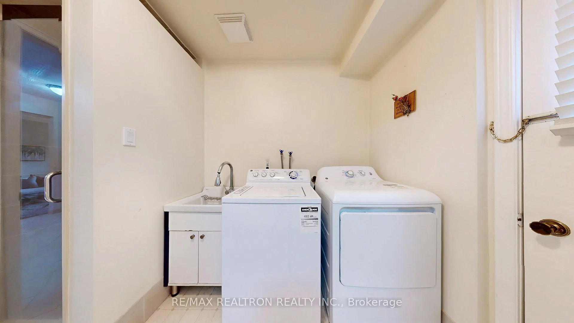 Photo 22 of 33 Byer Drive, Markham, Raymerville — HOMEH
