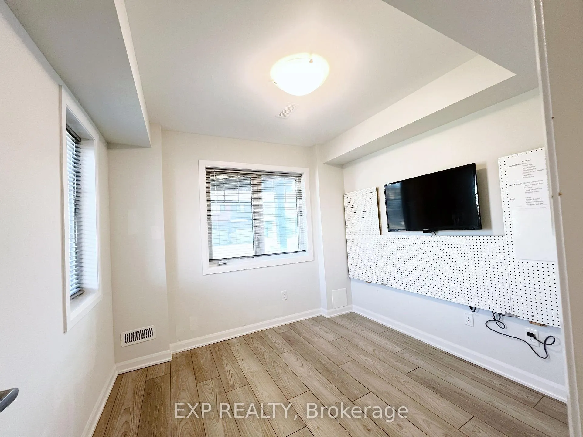 Photo 3 of 40 Teelin Circle, Ottawa, Barrhaven - Half Moon Bay — HOMEH