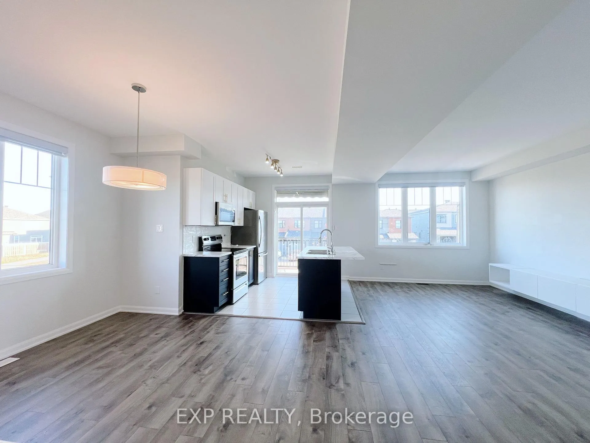 Photo 5 of 40 Teelin Circle, Ottawa, Barrhaven - Half Moon Bay — HOMEH