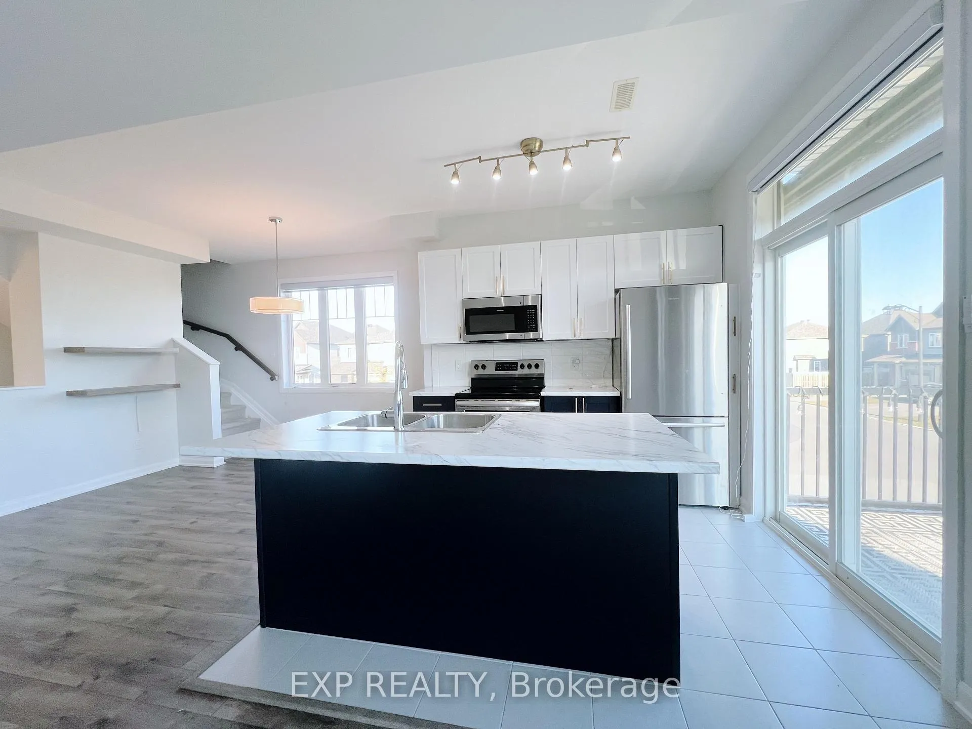 Photo 6 of 40 Teelin Circle, Ottawa, Barrhaven - Half Moon Bay — HOMEH