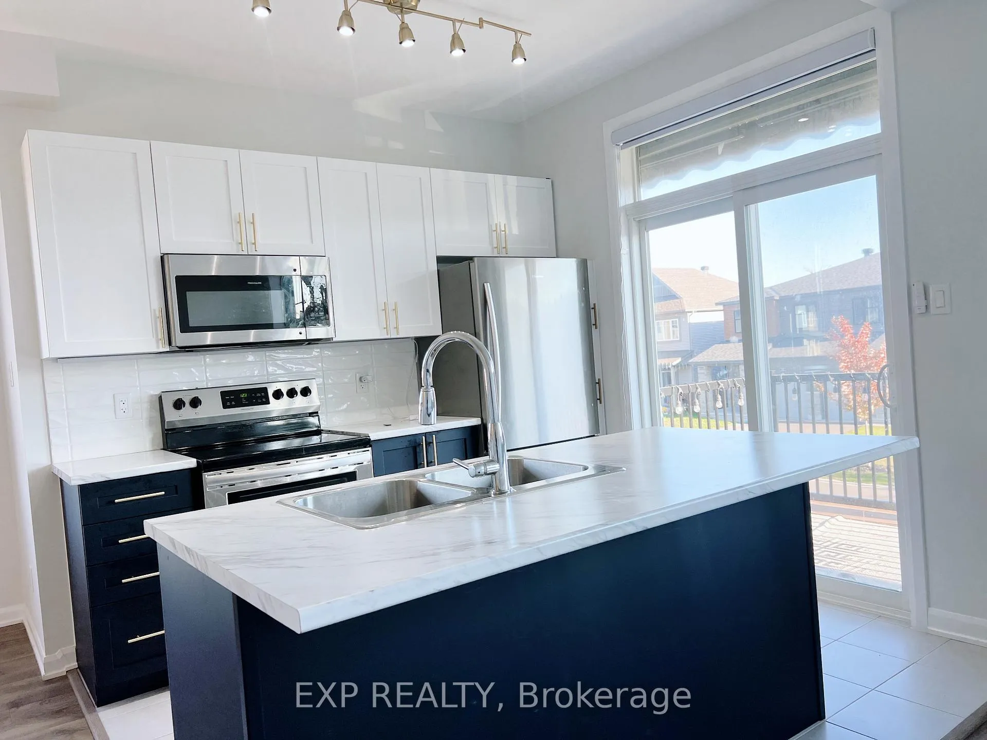 Photo 9 of 40 Teelin Circle, Ottawa, Barrhaven - Half Moon Bay — HOMEH