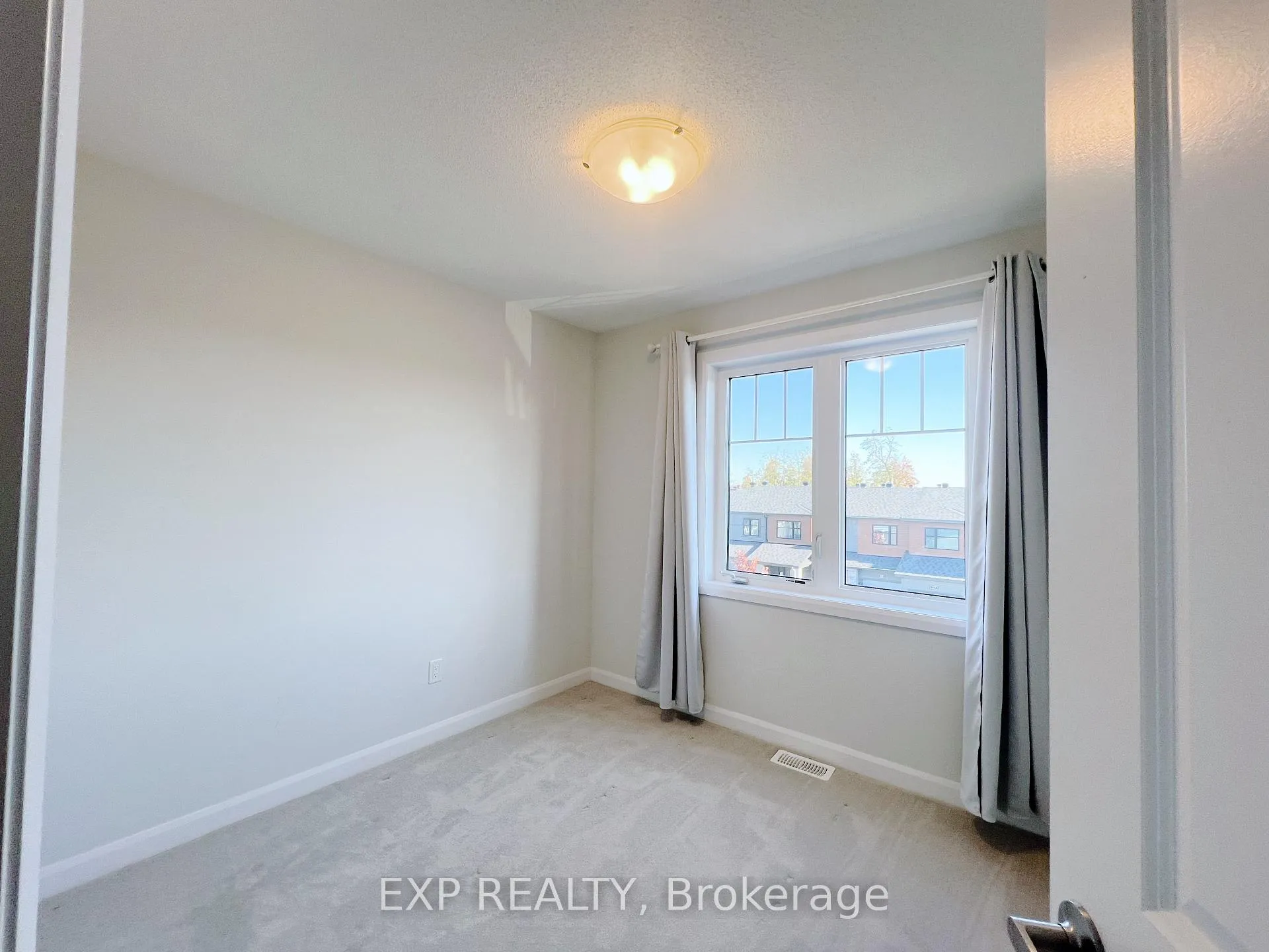 Photo 13 of 40 Teelin Circle, Ottawa, Barrhaven - Half Moon Bay — HOMEH