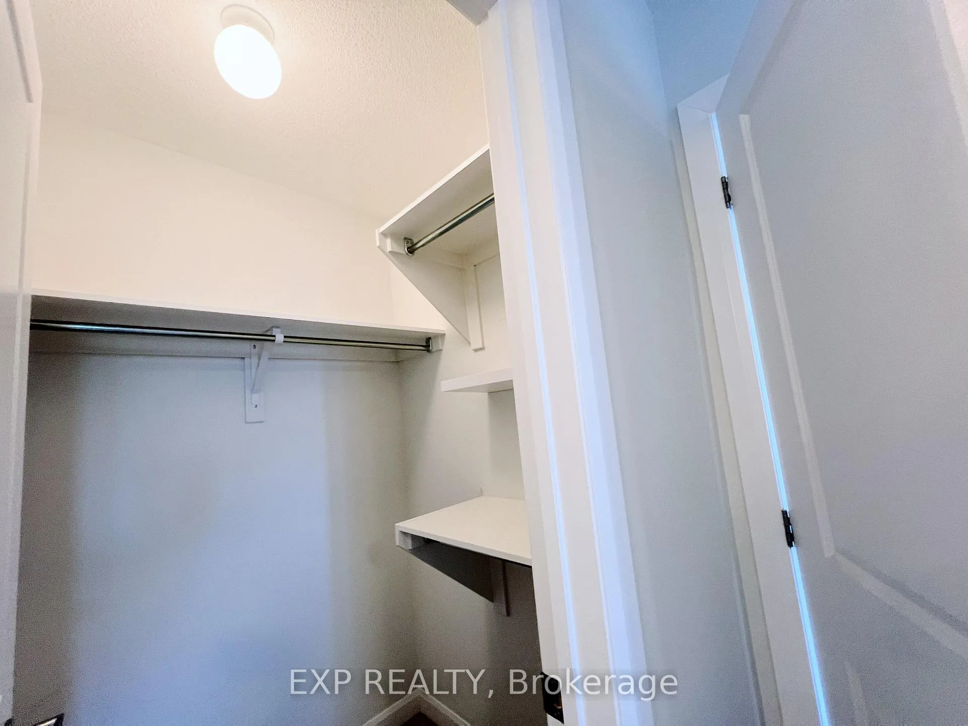 Photo 16 of 40 Teelin Circle, Ottawa, Barrhaven - Half Moon Bay — HOMEH