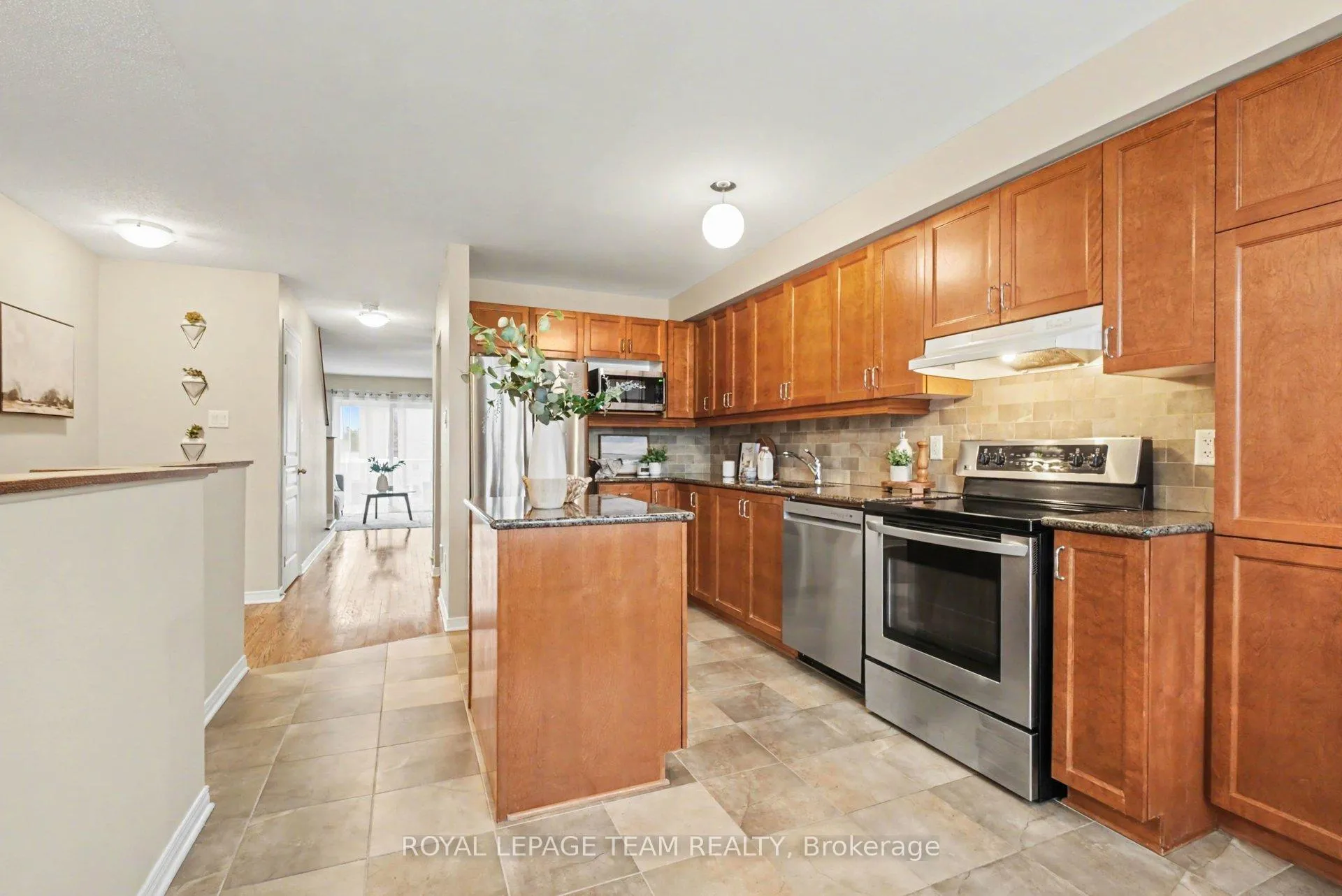 Photo 5 of 175 Scout Street, Ottawa, Central Park — HOMEH