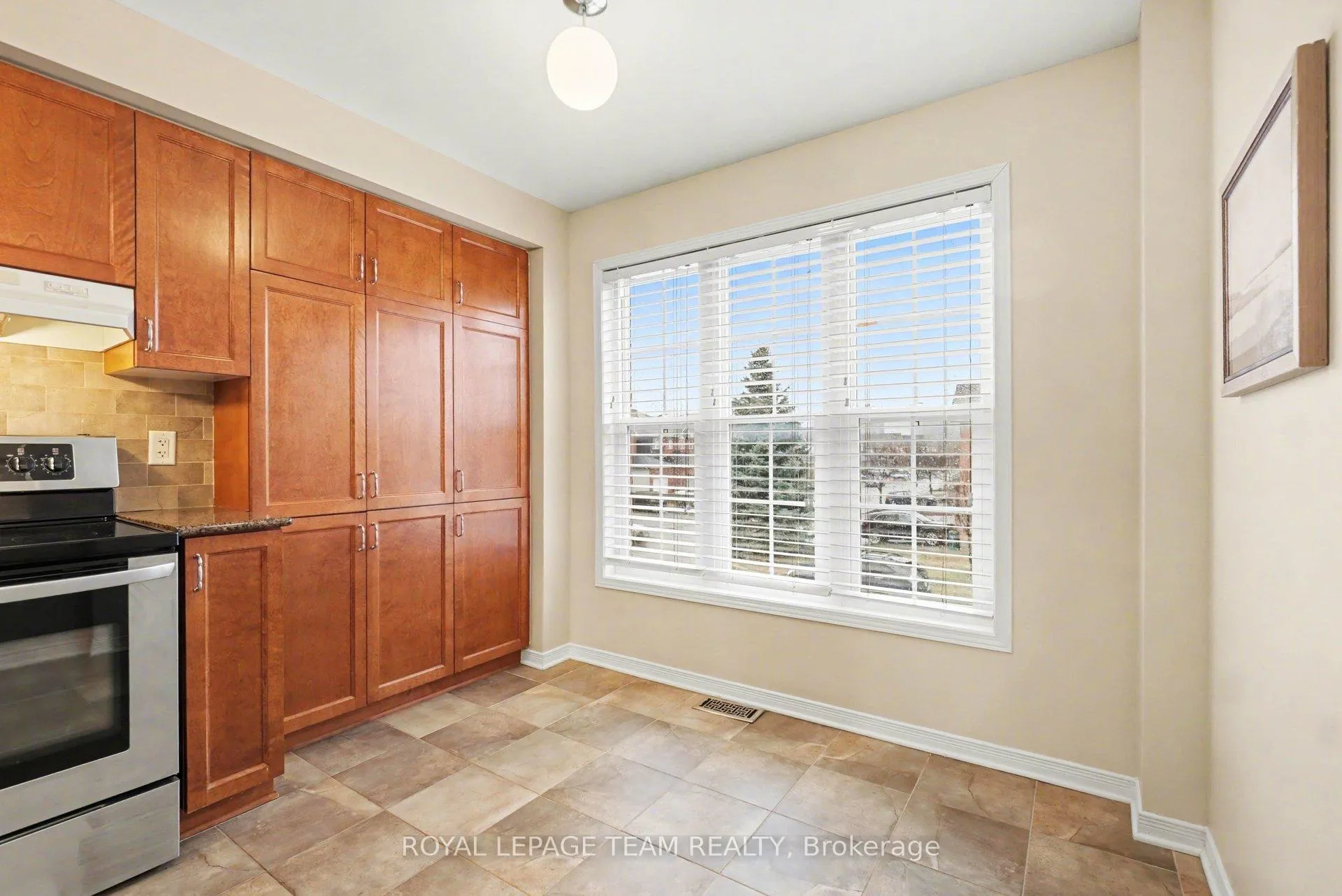 Photo 9 of 175 Scout Street, Ottawa, Central Park — HOMEH