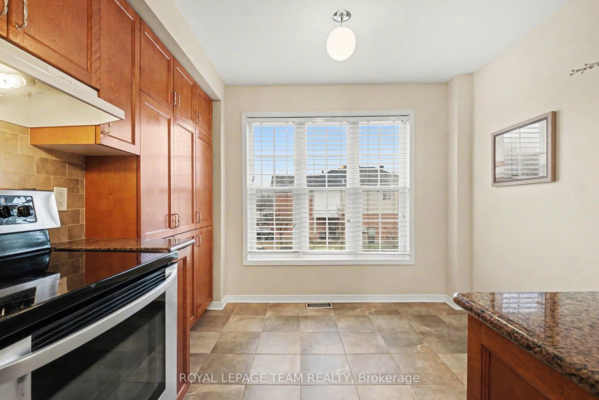 Photo 10 of 175 Scout Street, Ottawa, Central Park — HOMEH