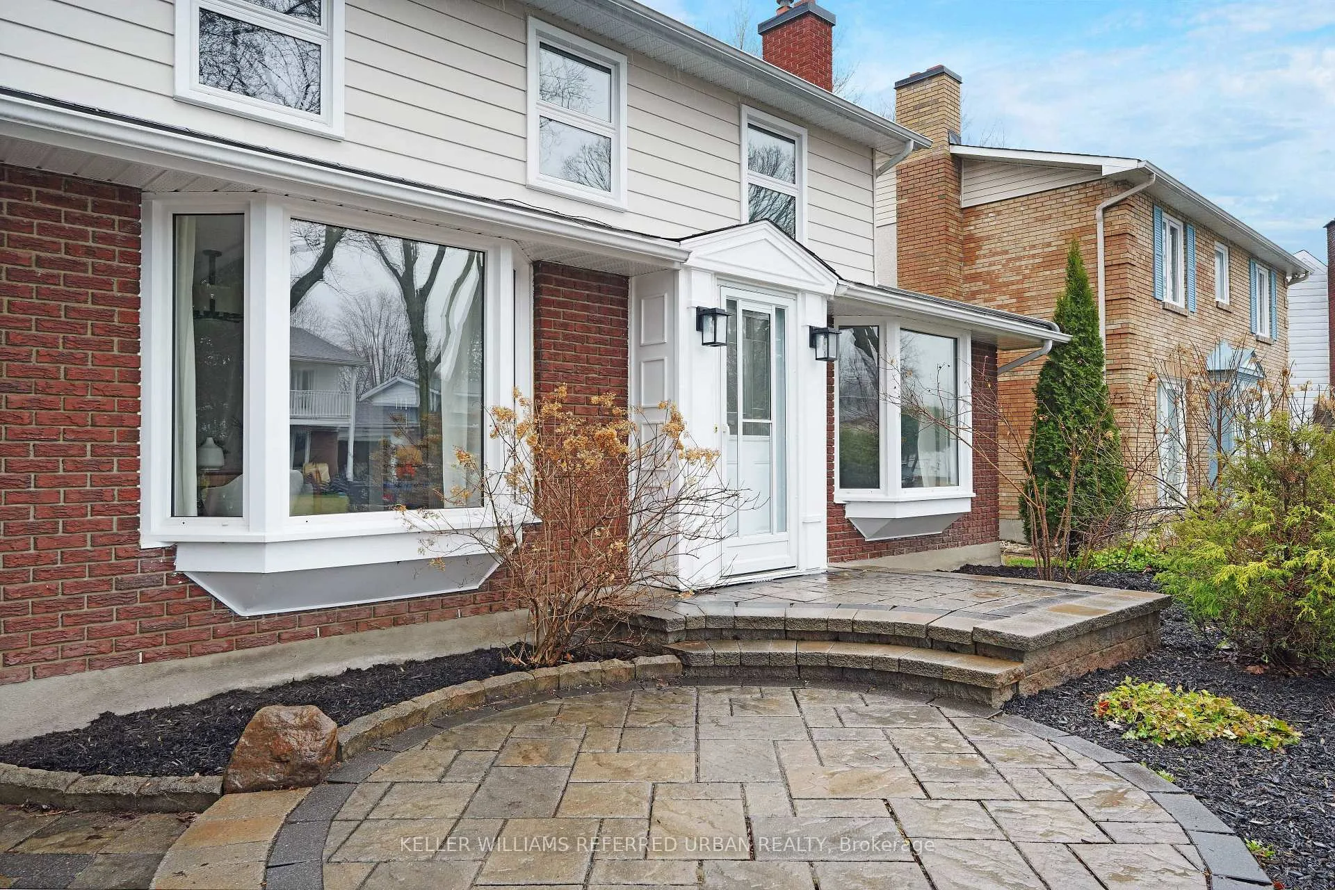 Photo 2 of 682 Glenhurst Crescent, Ottawa, Beacon Hill North — HOMEH