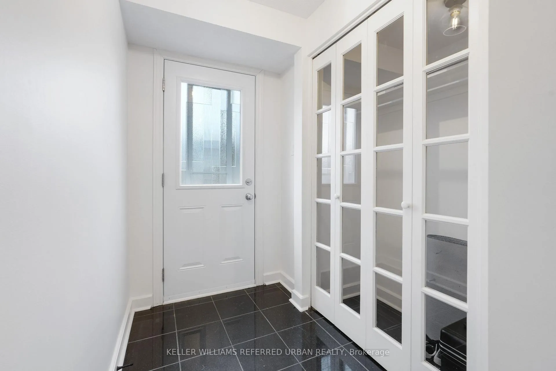Photo 3 of 682 Glenhurst Crescent, Ottawa, Beacon Hill North — HOMEH