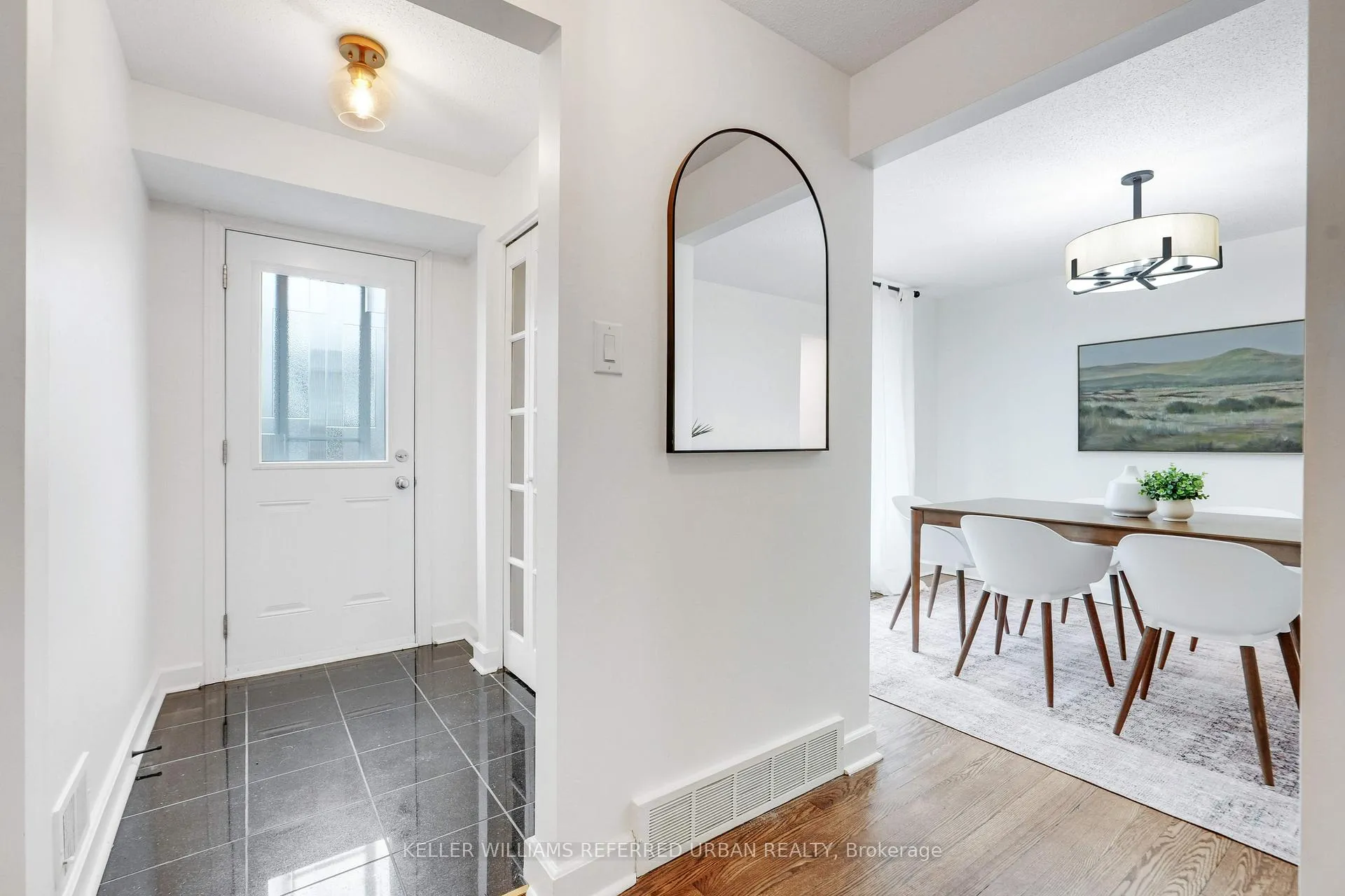 Photo 4 of 682 Glenhurst Crescent, Ottawa, Beacon Hill North — HOMEH