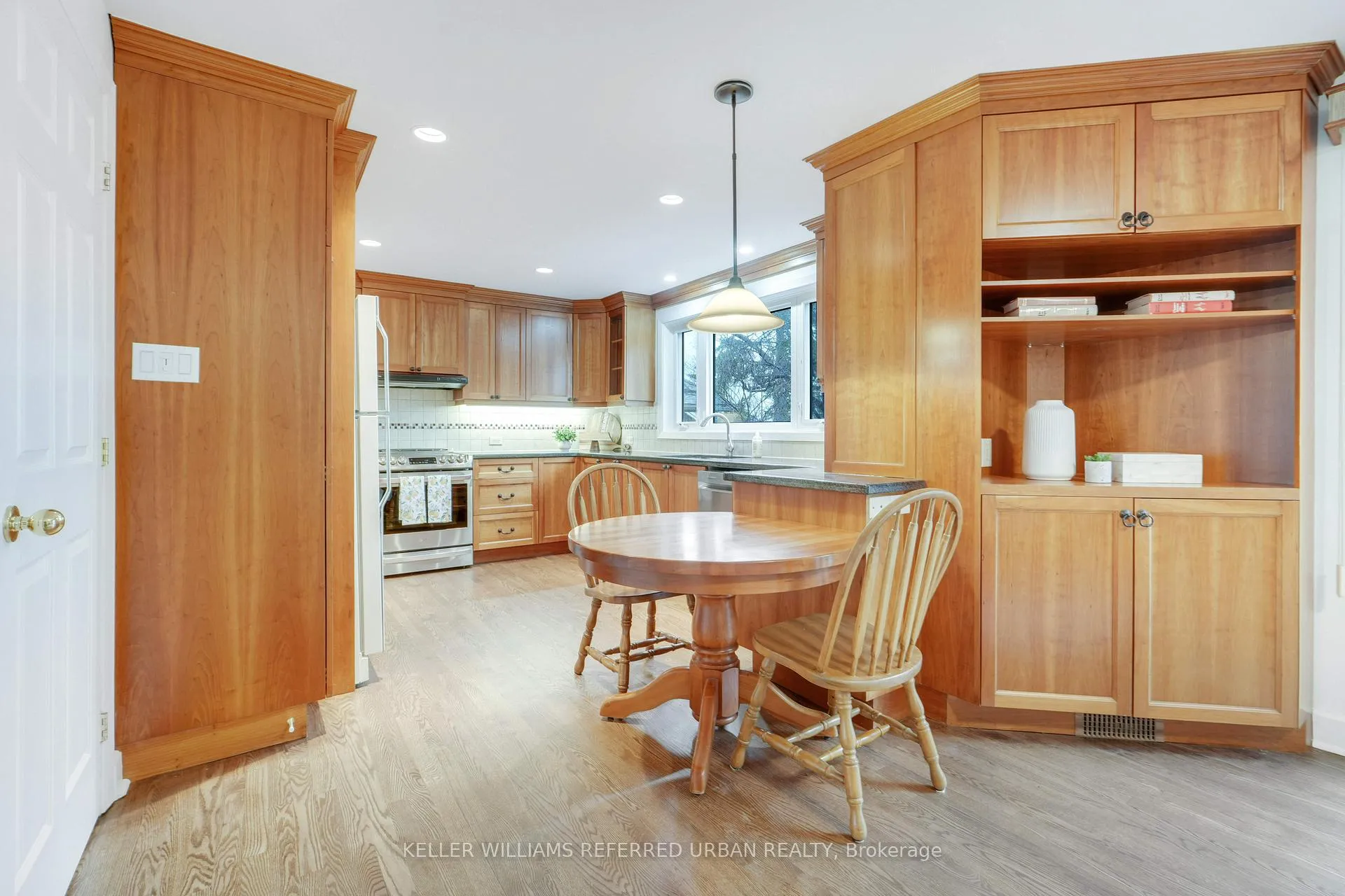 Photo 13 of 682 Glenhurst Crescent, Ottawa, Beacon Hill North — HOMEH