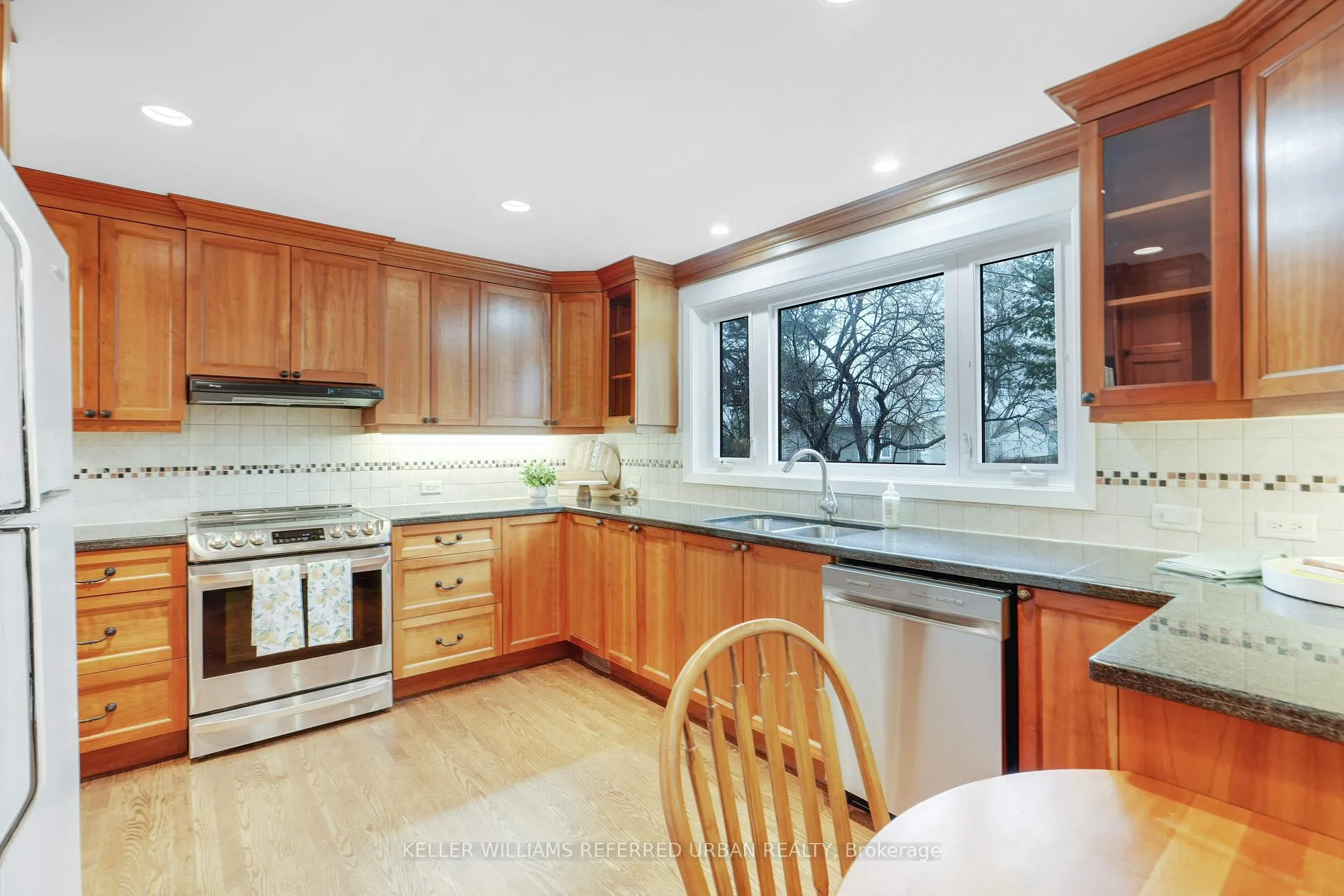 Photo 14 of 682 Glenhurst Crescent, Ottawa, Beacon Hill North — HOMEH