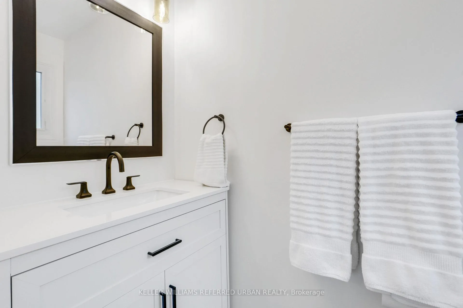 Photo 18 of 682 Glenhurst Crescent, Ottawa, Beacon Hill North — HOMEH