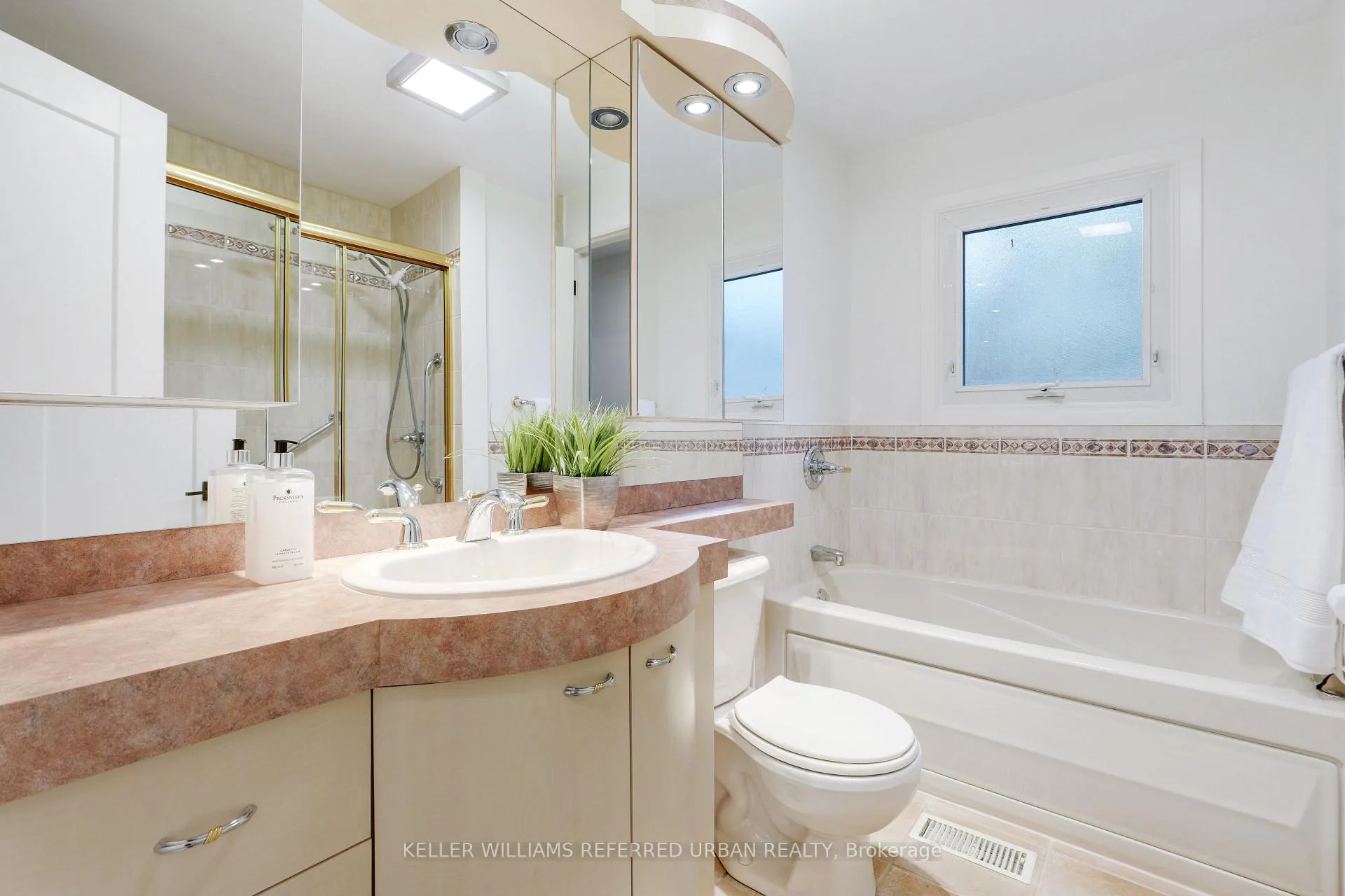Photo 24 of 682 Glenhurst Crescent, Ottawa, Beacon Hill North — HOMEH