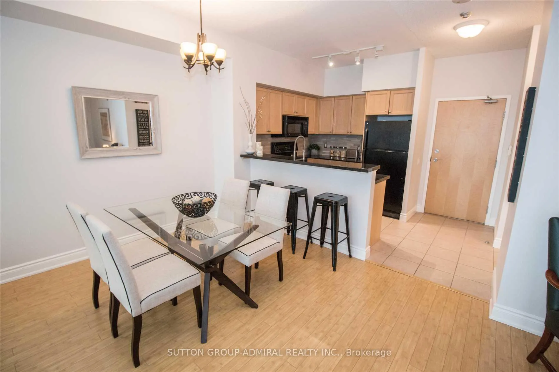 Photo 4 of Unit 410, 5 Marine Parade Drive, Etobicoke, Mimico — HOMEH