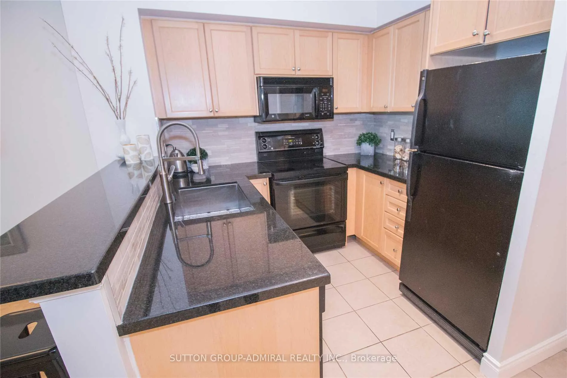 Photo 6 of Unit 410, 5 Marine Parade Drive, Etobicoke, Mimico — HOMEH