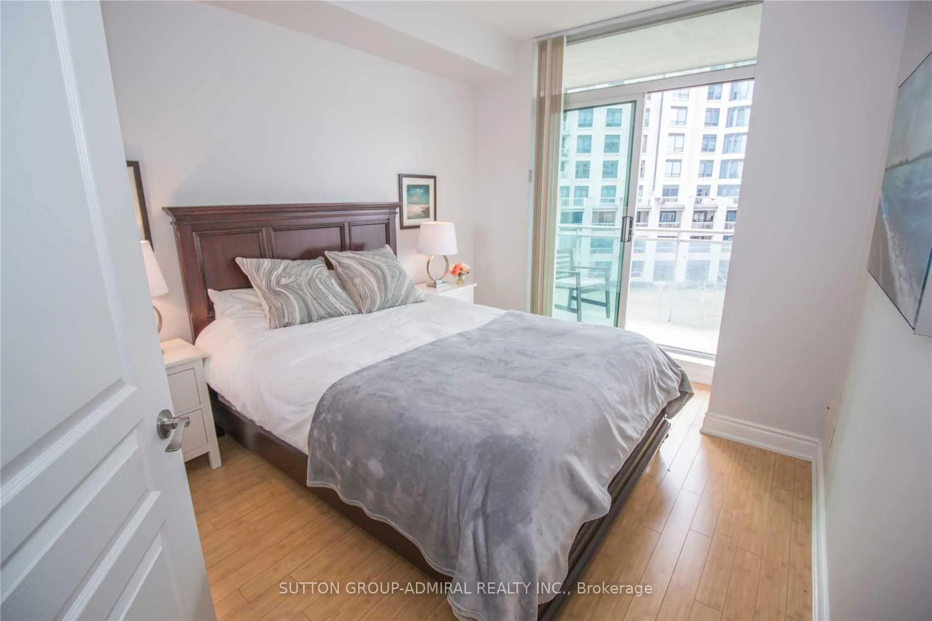 Photo 9 of Unit 410, 5 Marine Parade Drive, Etobicoke, Mimico — HOMEH