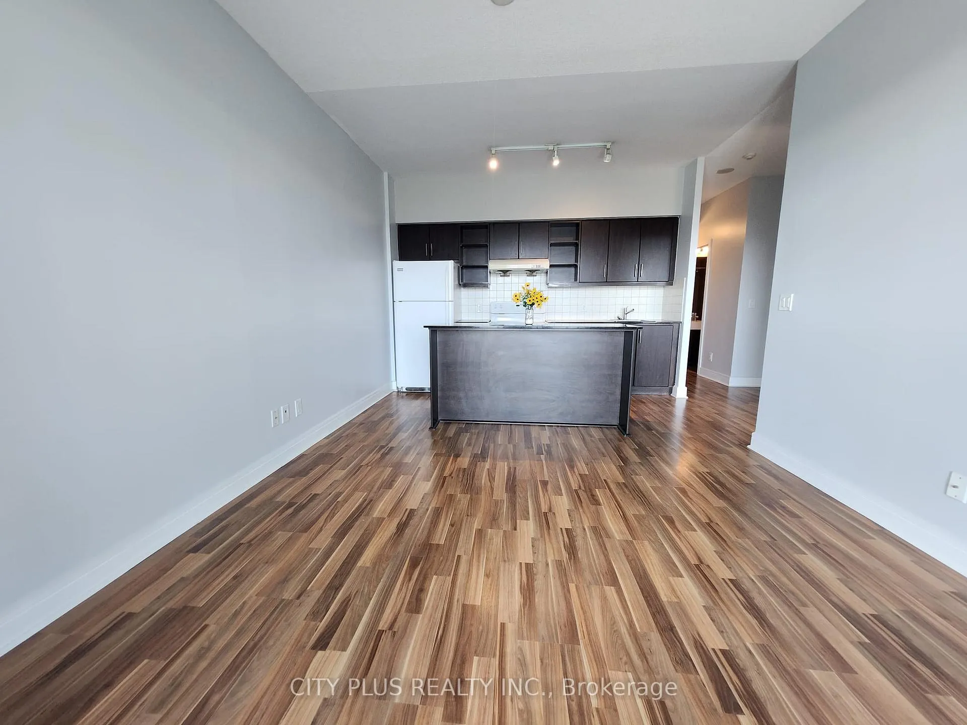 Photo 1 of Unit 513, 35 Brian Peck Crescent, Toronto, Thorncliffe Park — HOMEH