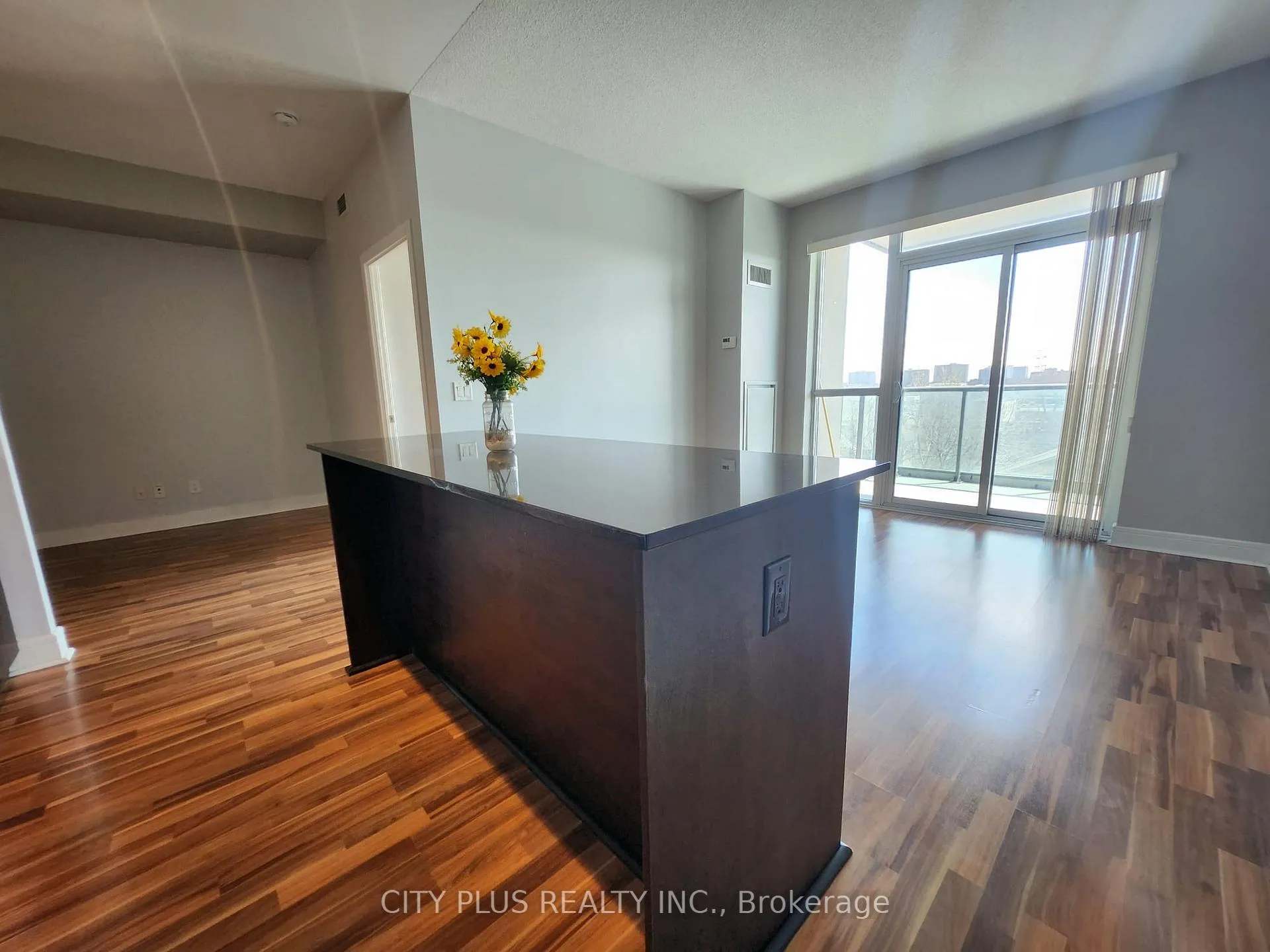 Photo 4 of Unit 513, 35 Brian Peck Crescent, Toronto, Thorncliffe Park — HOMEH